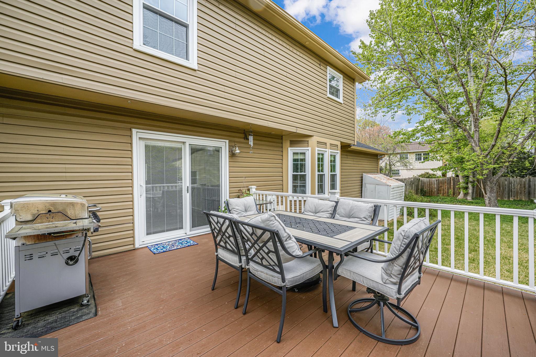 COUNTRY CLUB LAKE - Residential