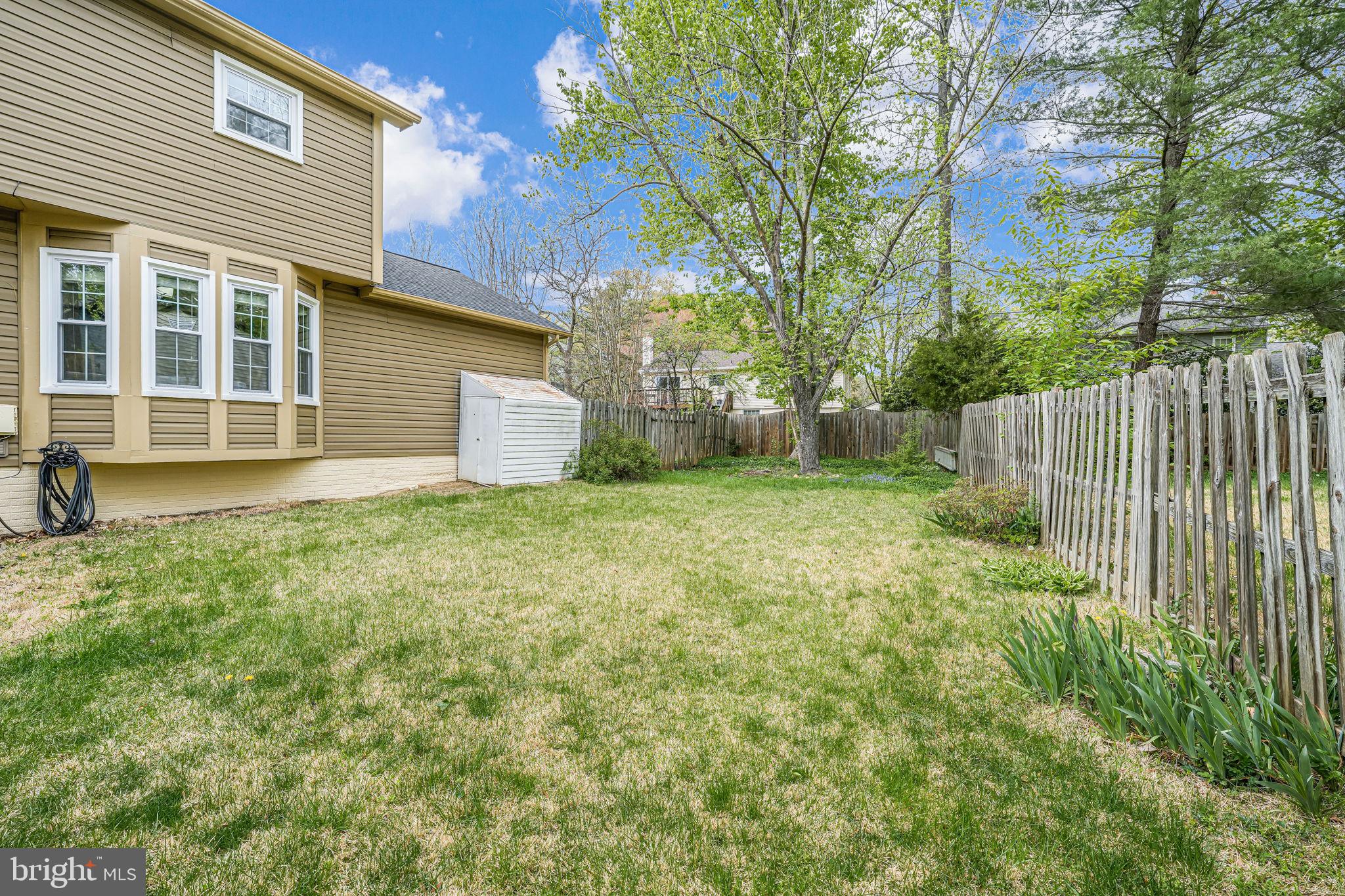 COUNTRY CLUB LAKE - Residential