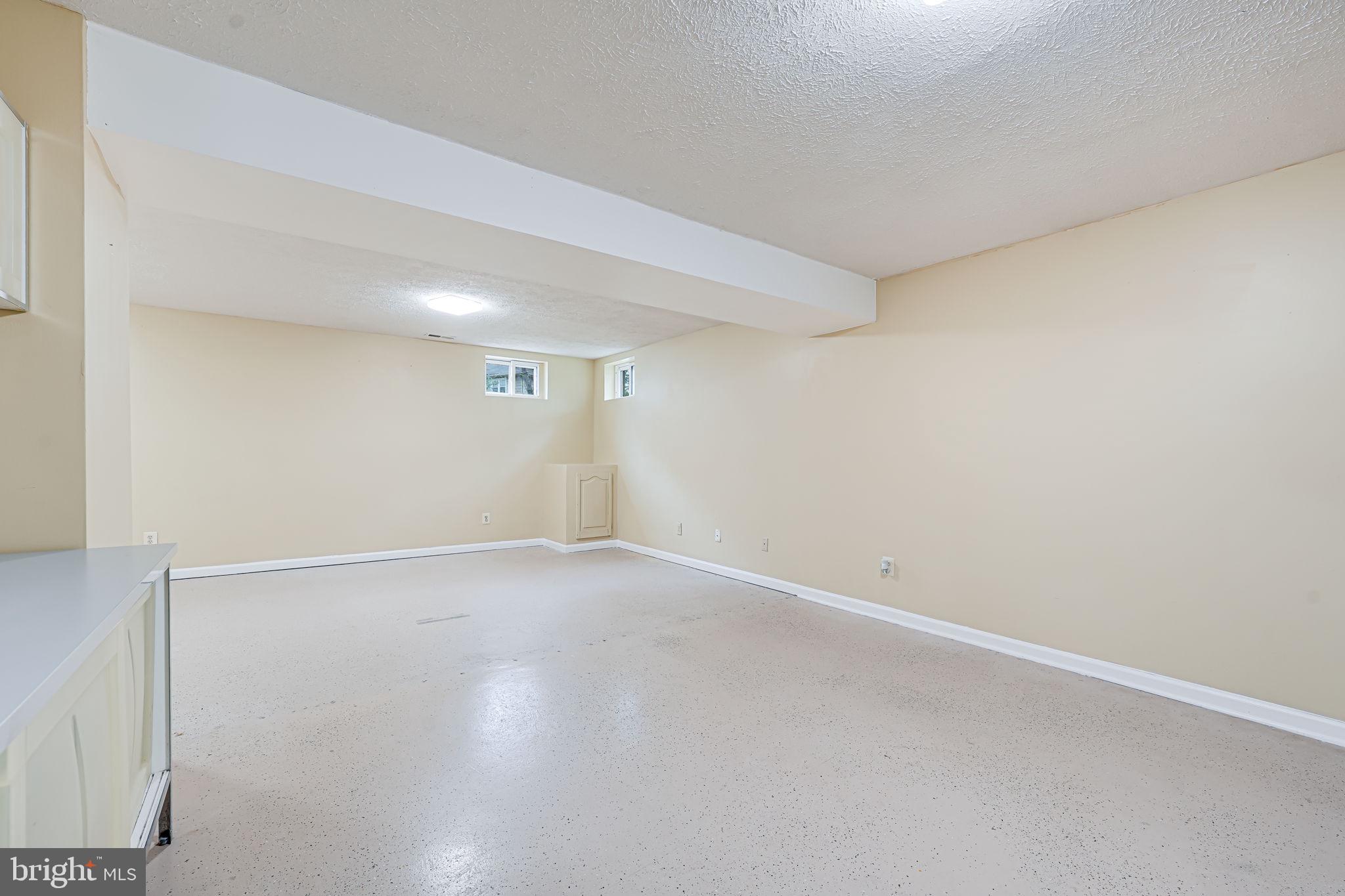 COUNTRY CLUB LAKE - Residential