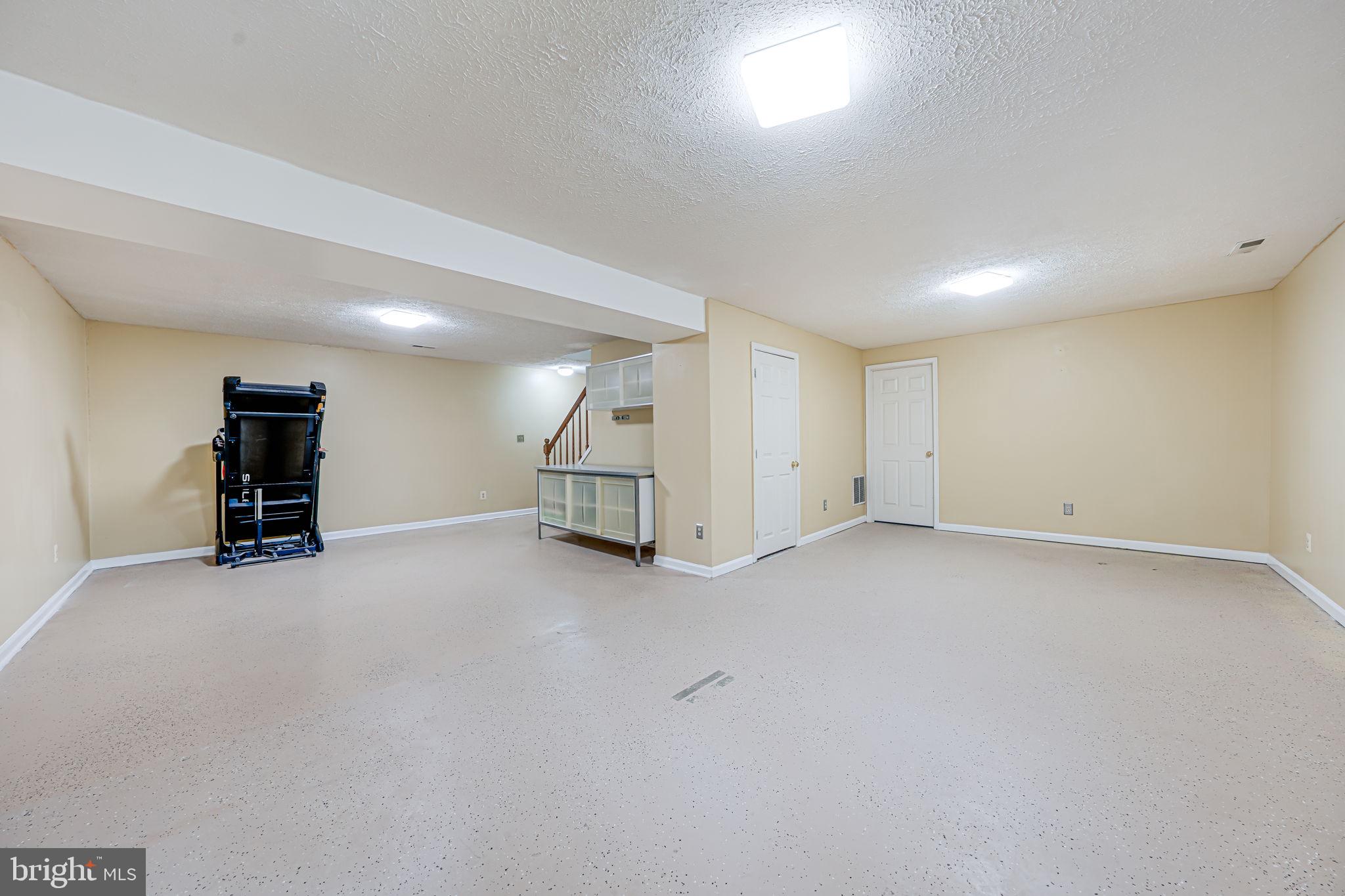 COUNTRY CLUB LAKE - Residential