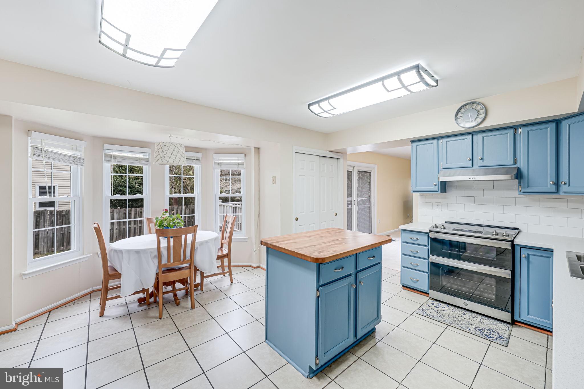 COUNTRY CLUB LAKE - Residential