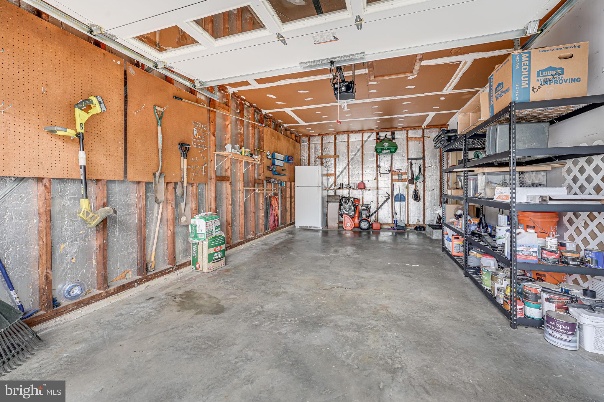 COUNTRY CLUB LAKE - Residential