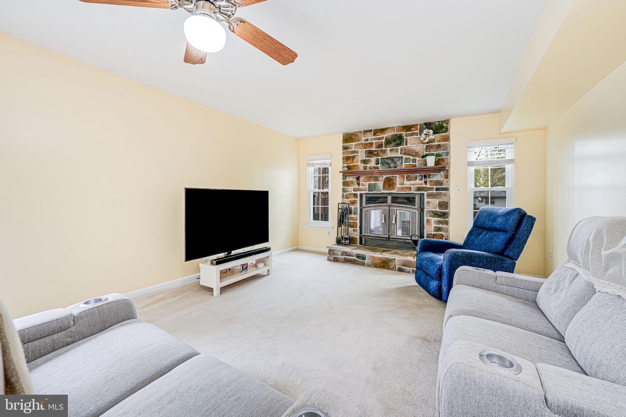 COUNTRY CLUB LAKE - Residential