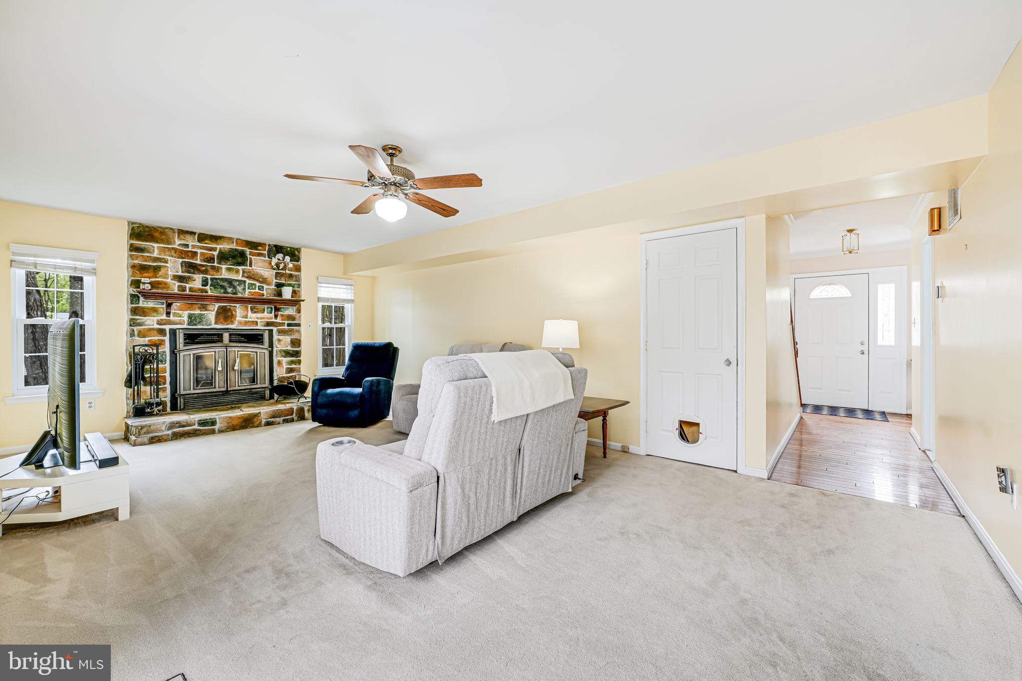 COUNTRY CLUB LAKE - Residential