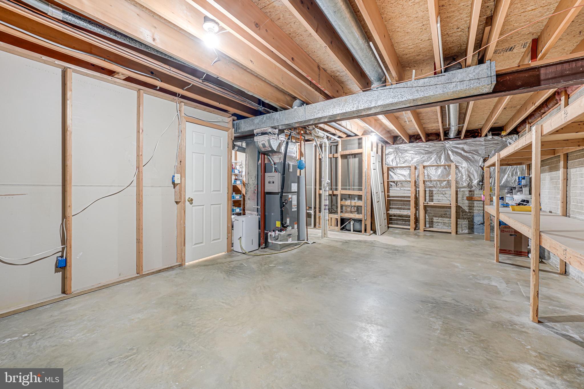 COUNTRY CLUB LAKE - Residential