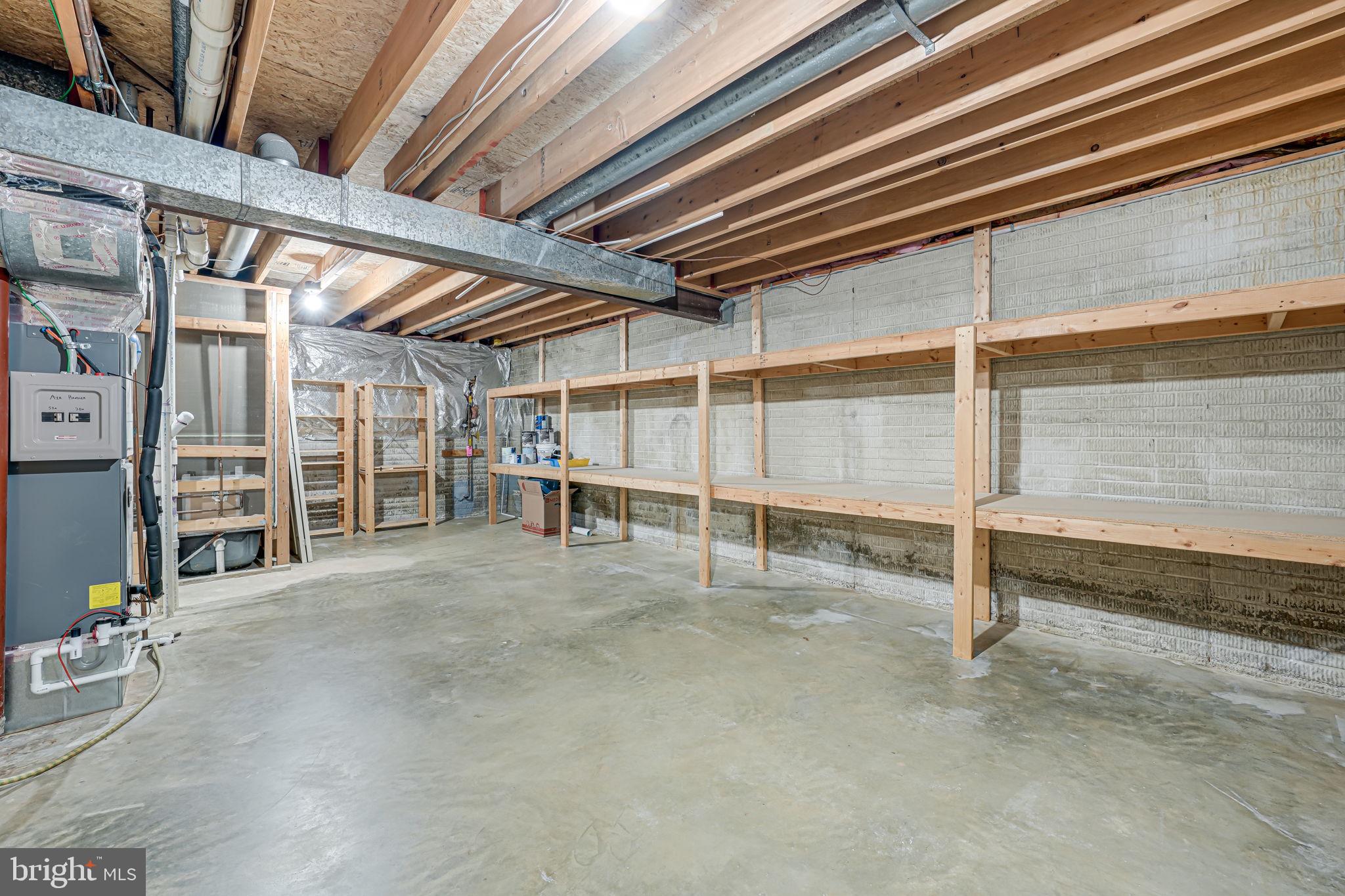 COUNTRY CLUB LAKE - Residential