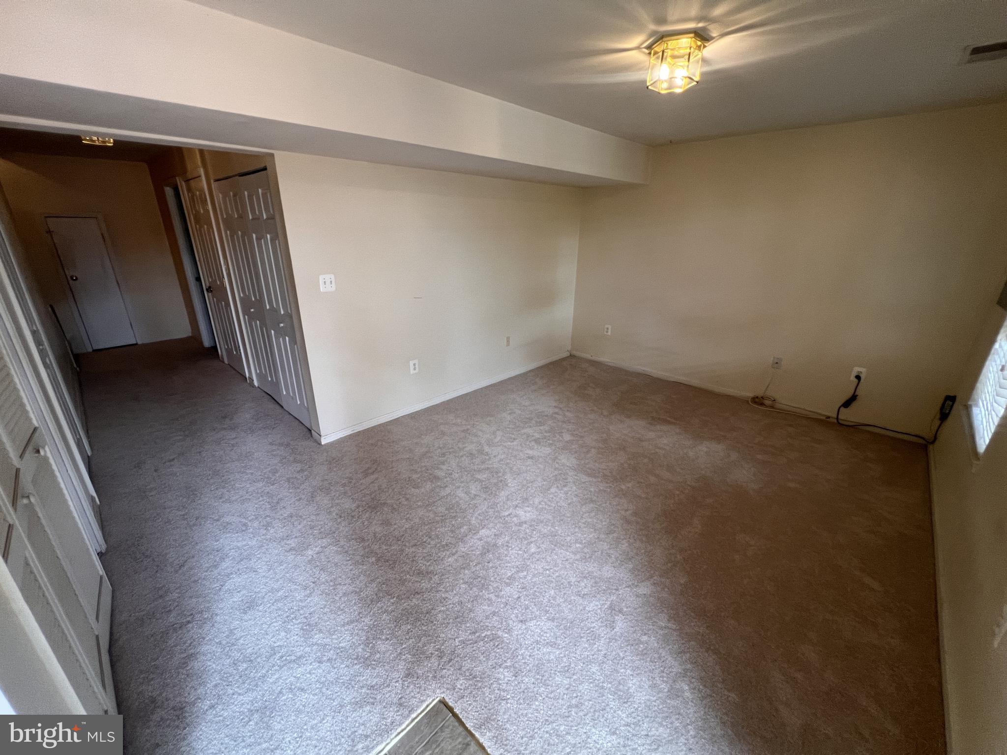 SHEFFIELD MANOR - Residential Lease