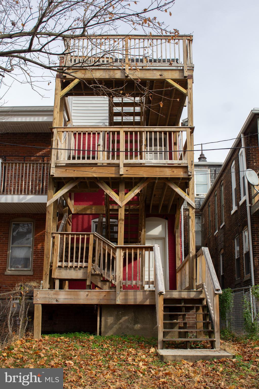 106 S PERSHING AVENUE