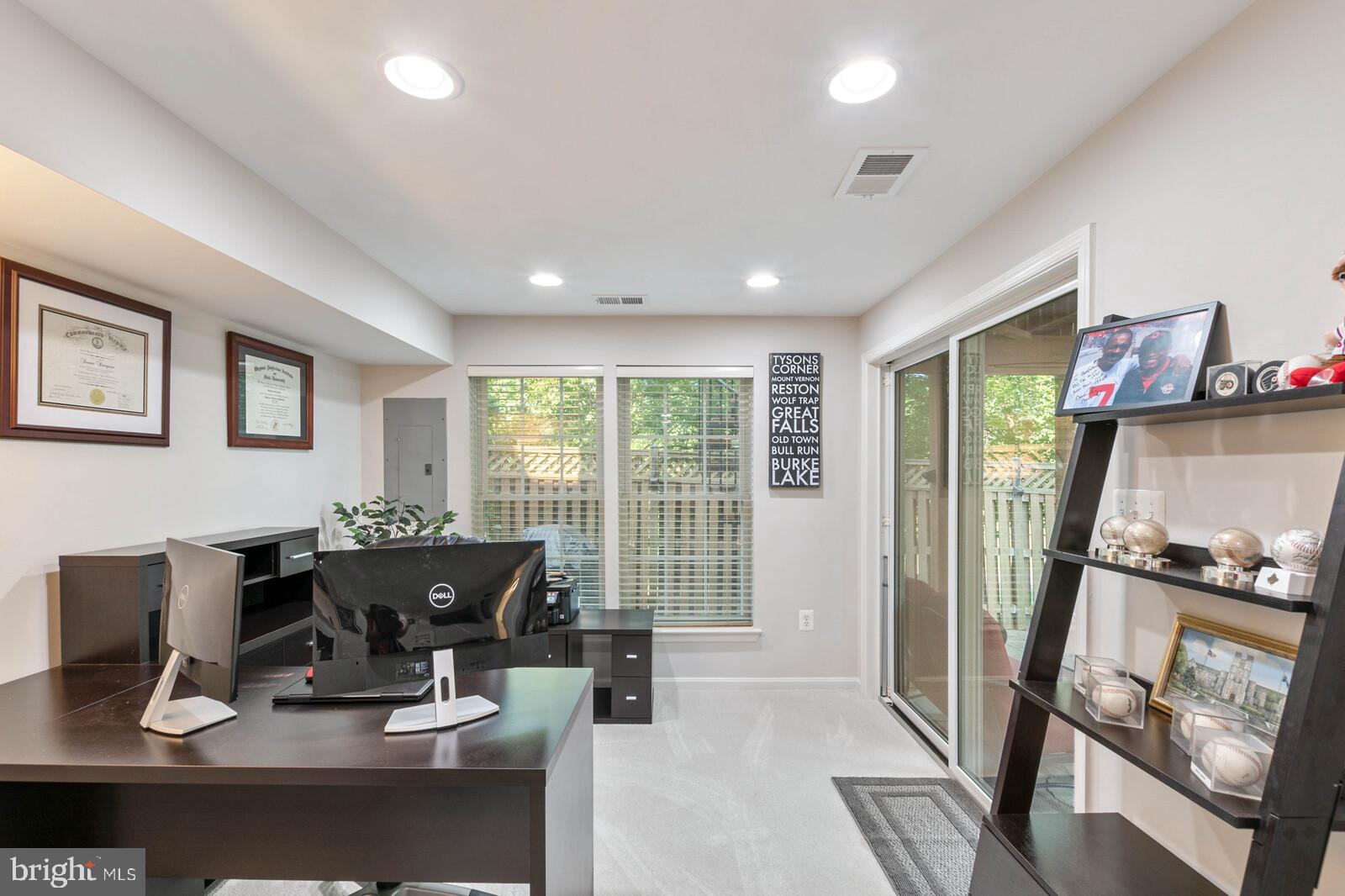 FAIRFAX CENTER LANDBAY - Residential