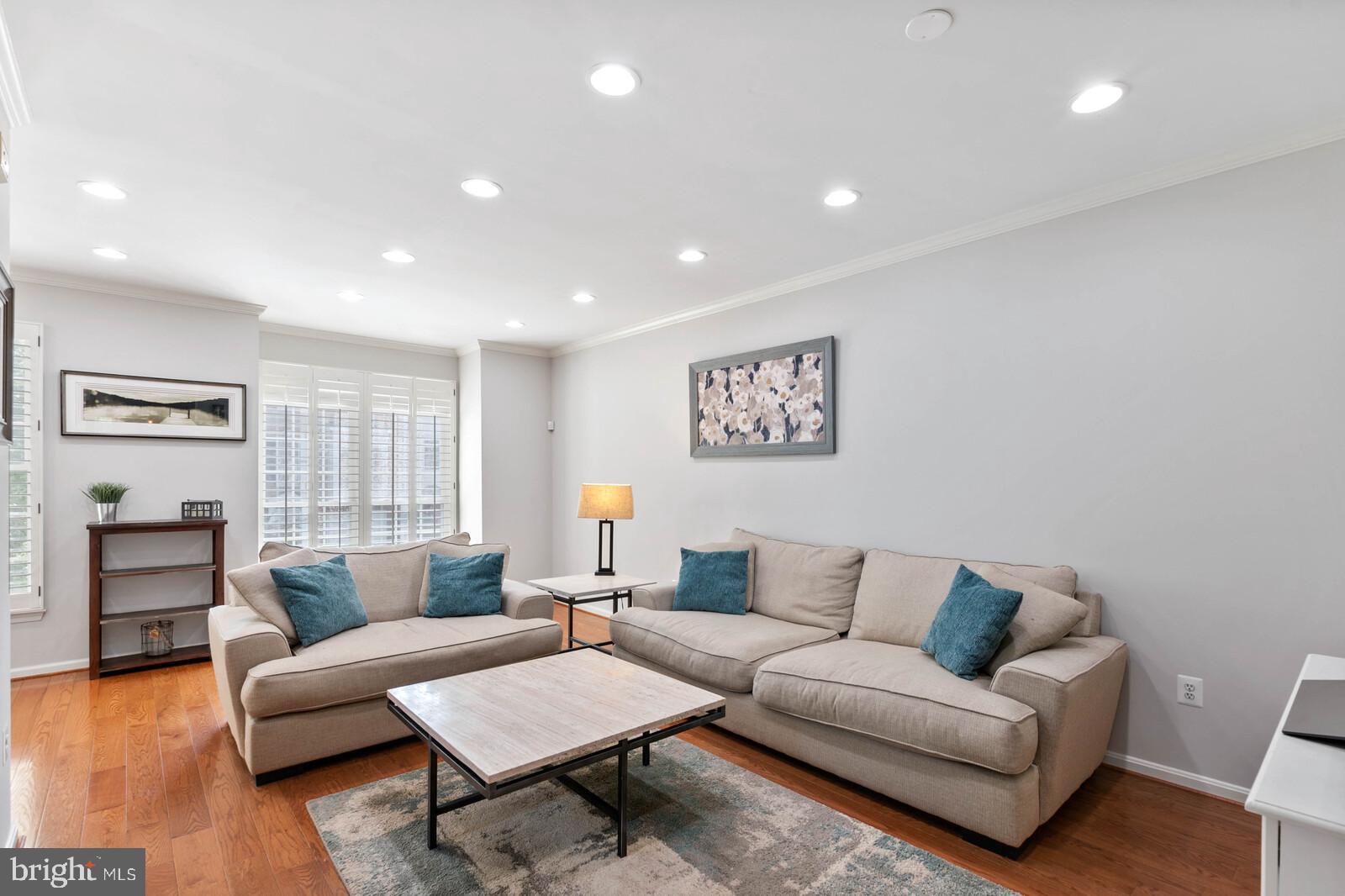 FAIRFAX CENTER LANDBAY - Residential