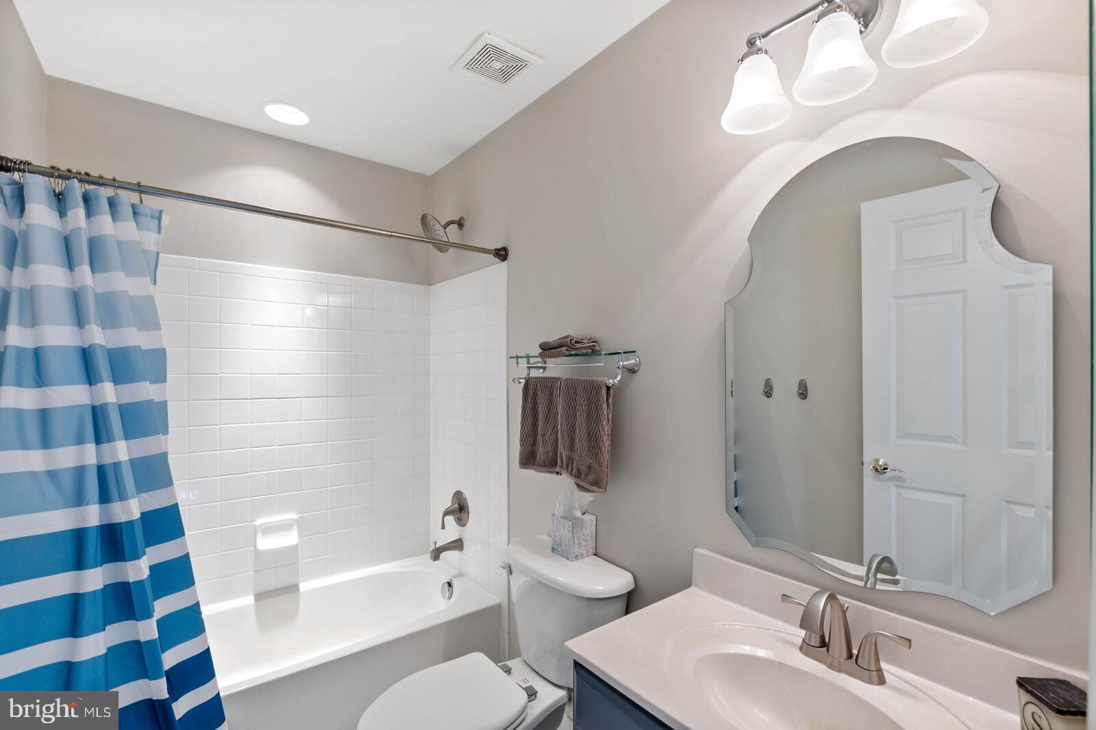 FAIRFAX CENTER LANDBAY - Residential