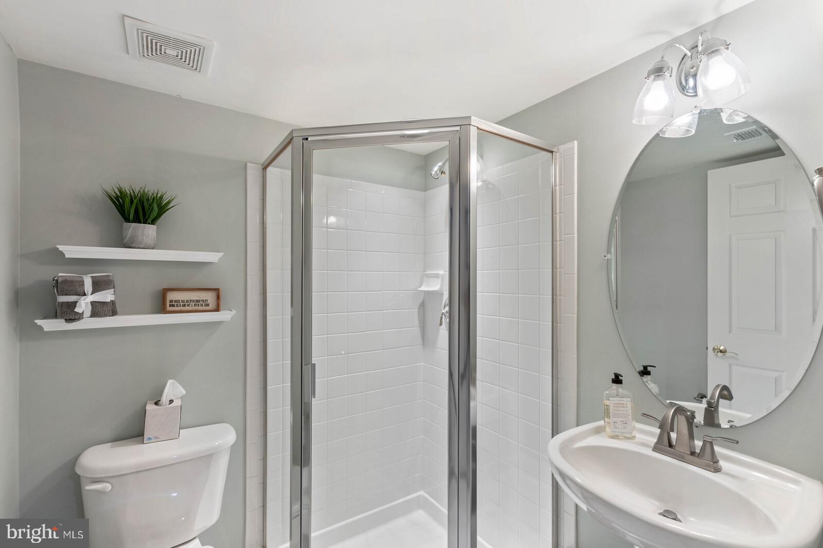 FAIRFAX CENTER LANDBAY - Residential