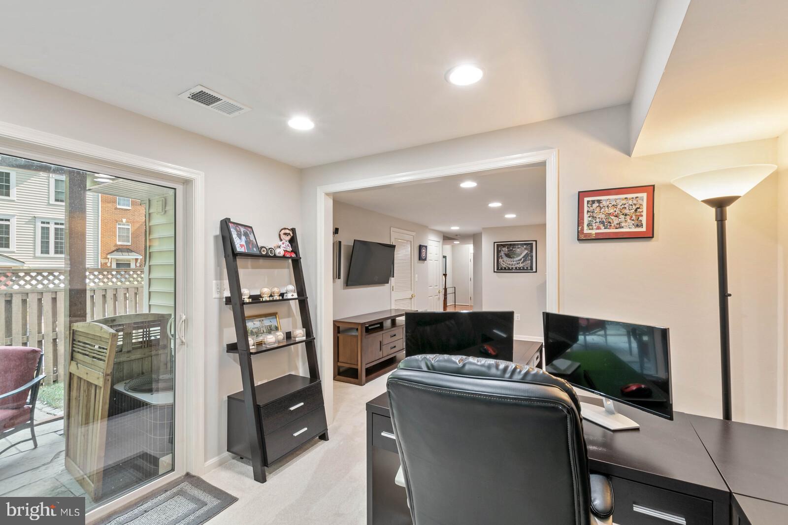 FAIRFAX CENTER LANDBAY - Residential