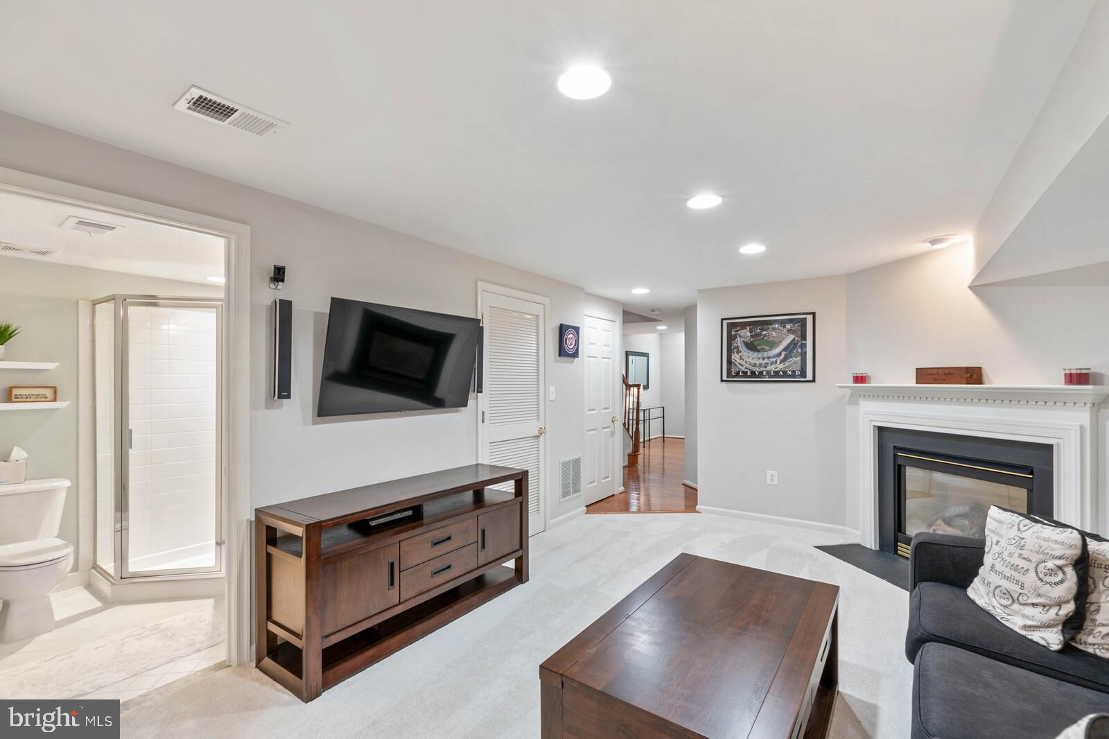 FAIRFAX CENTER LANDBAY - Residential