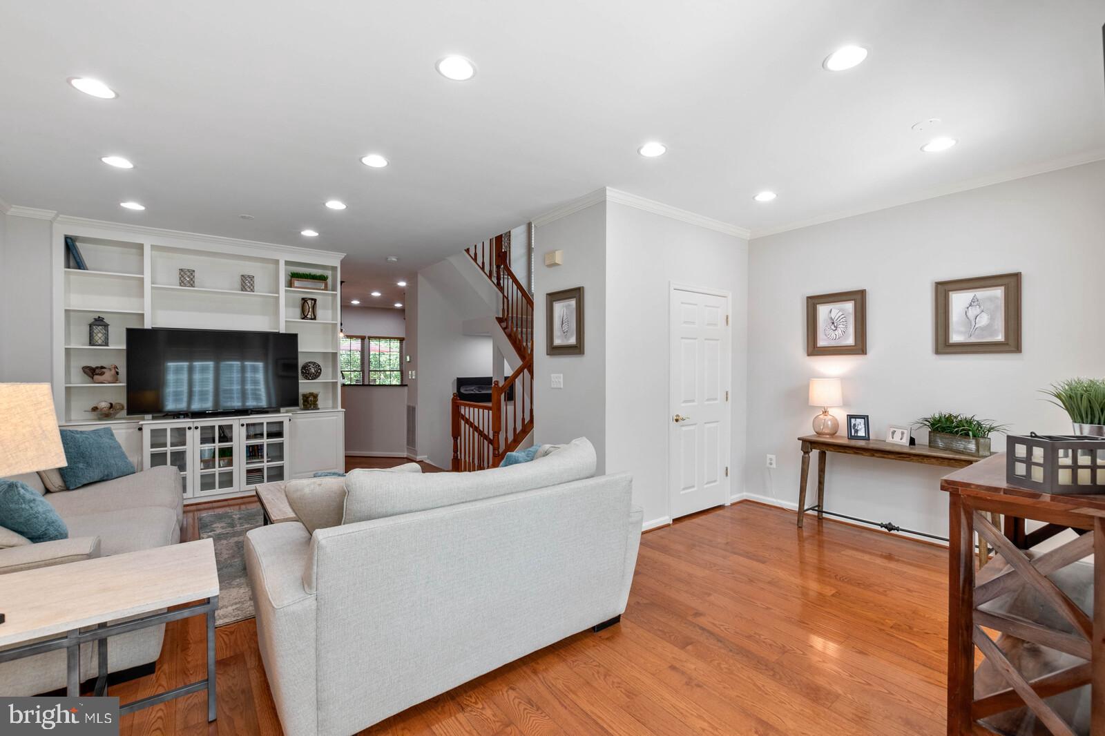 FAIRFAX CENTER LANDBAY - Residential