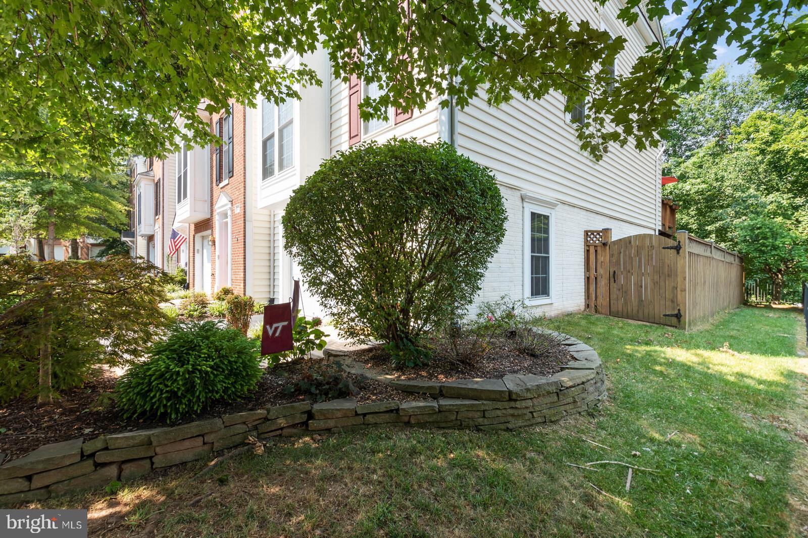 FAIRFAX CENTER LANDBAY - Residential