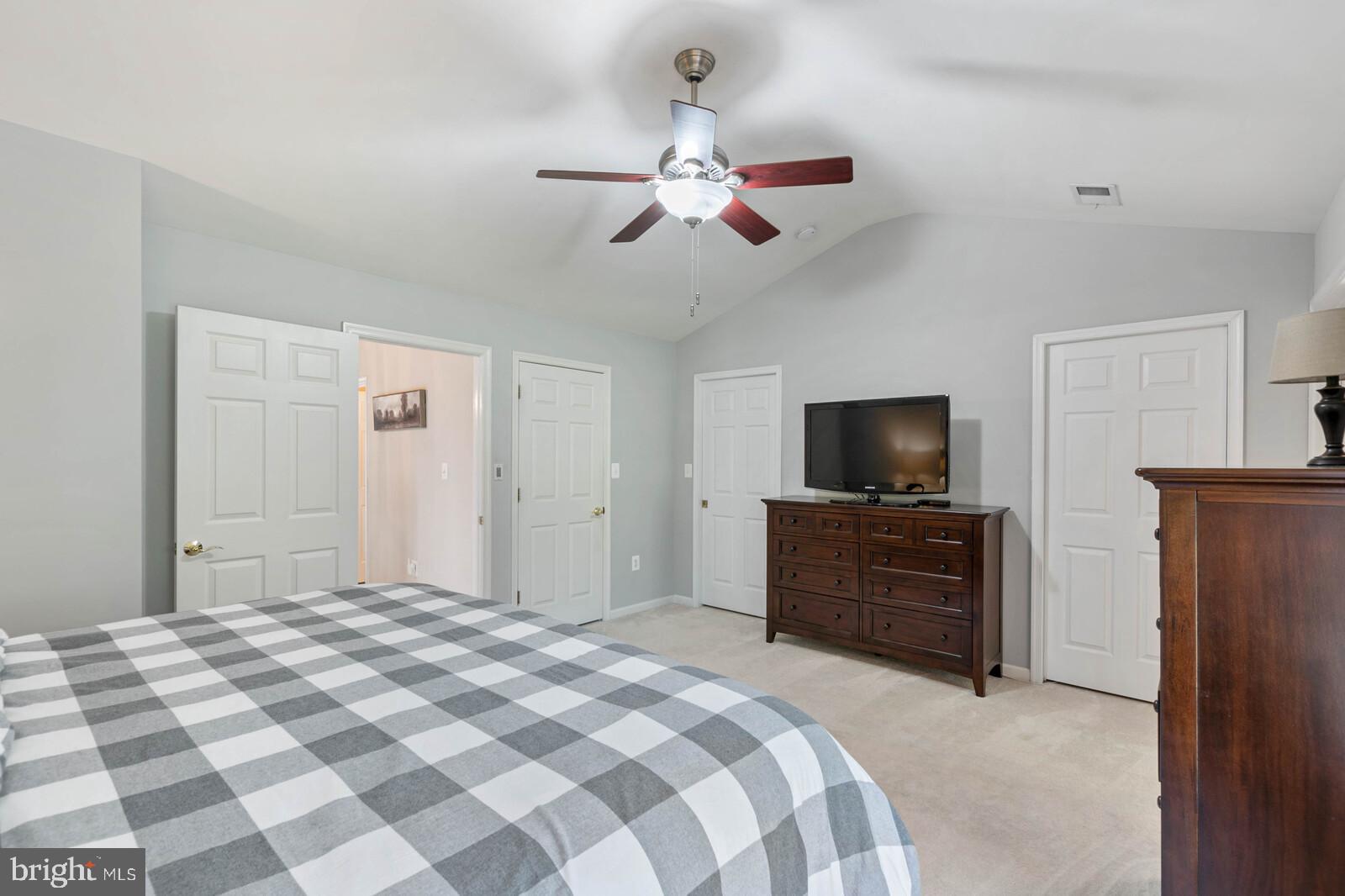 FAIRFAX CENTER LANDBAY - Residential