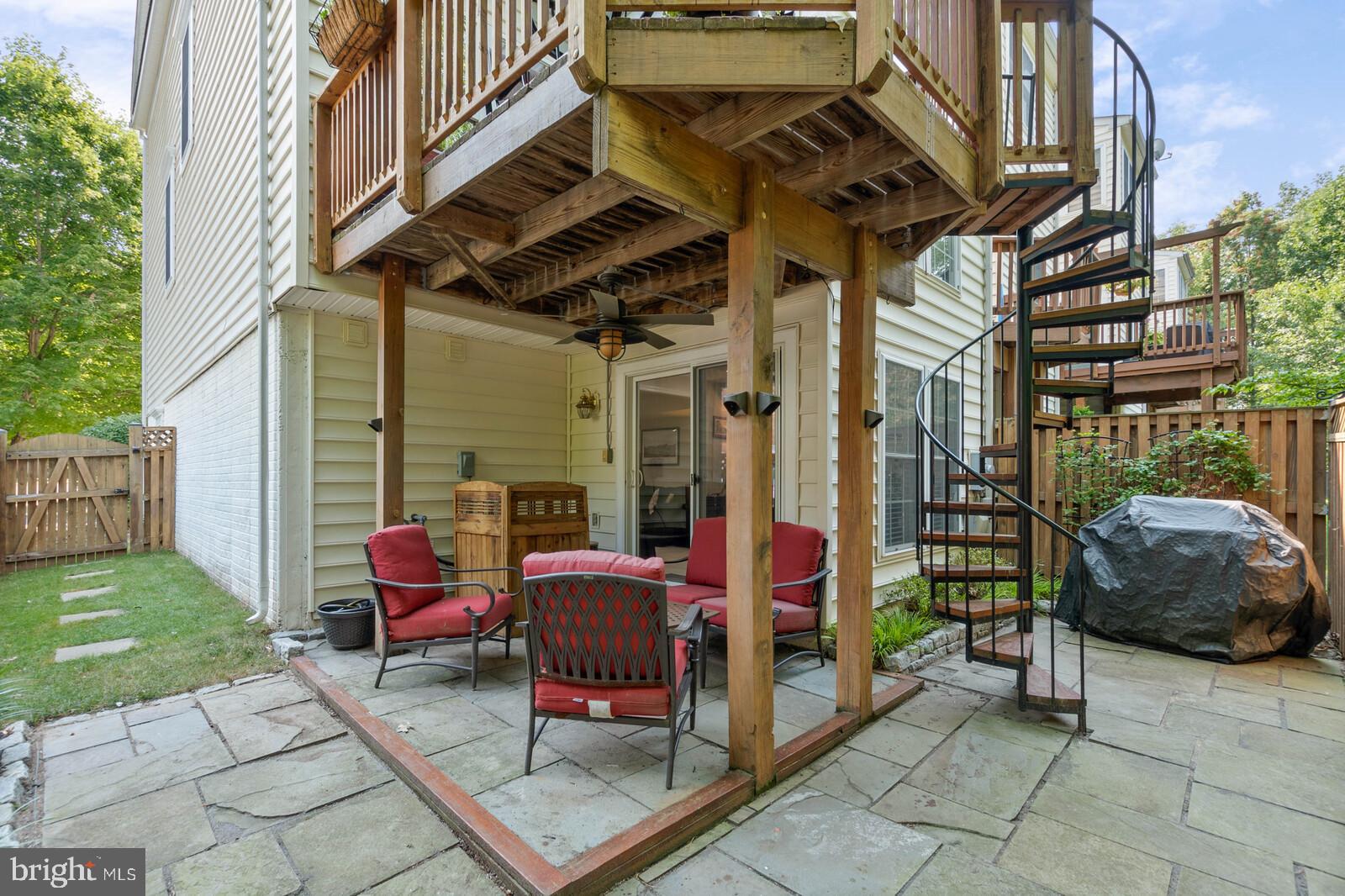 FAIRFAX CENTER LANDBAY - Residential