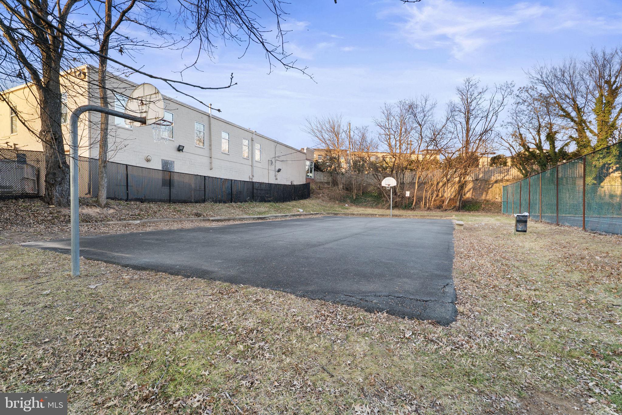 FOXCROFT COLONY CONDOS - Residential