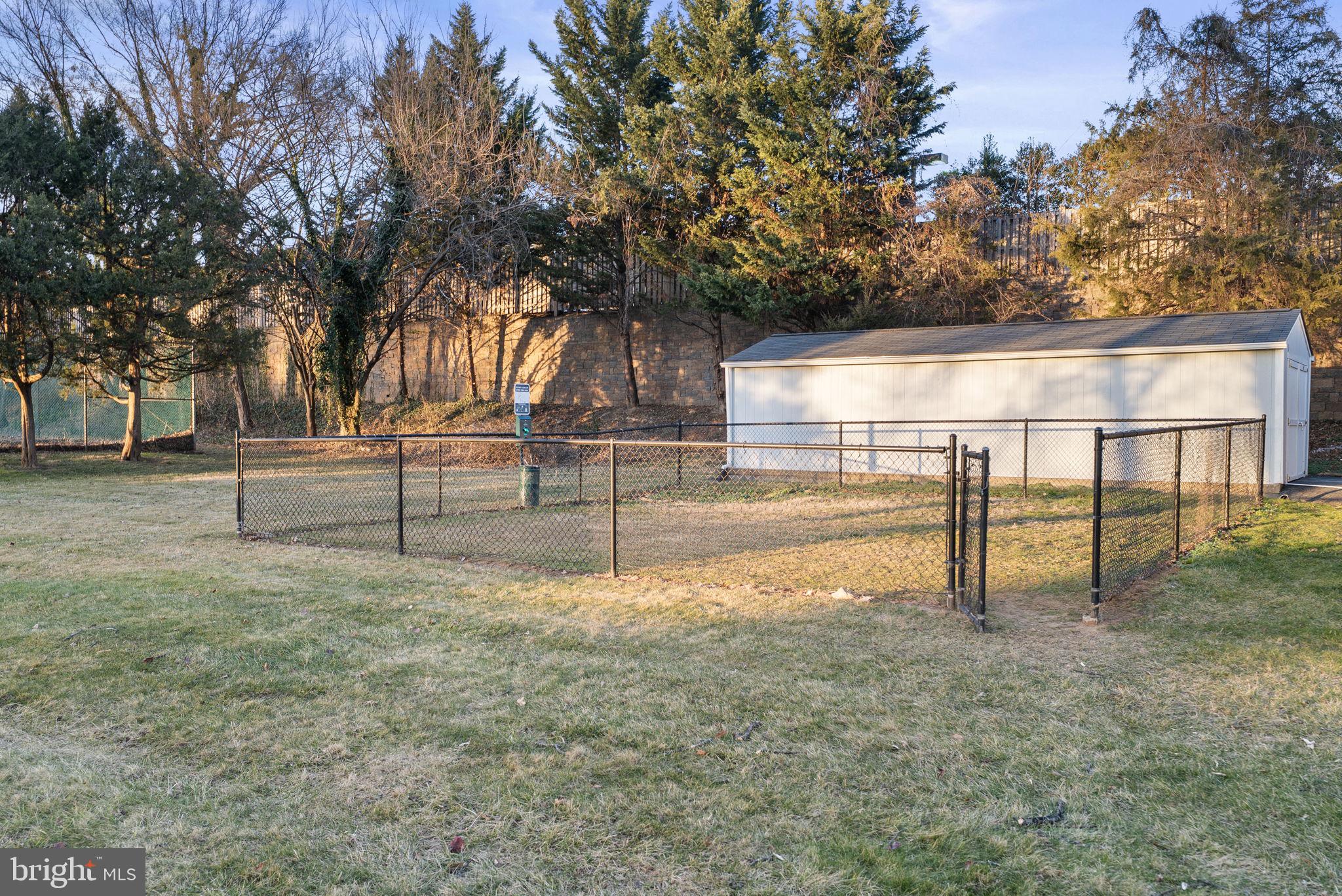 FOXCROFT COLONY CONDOS - Residential