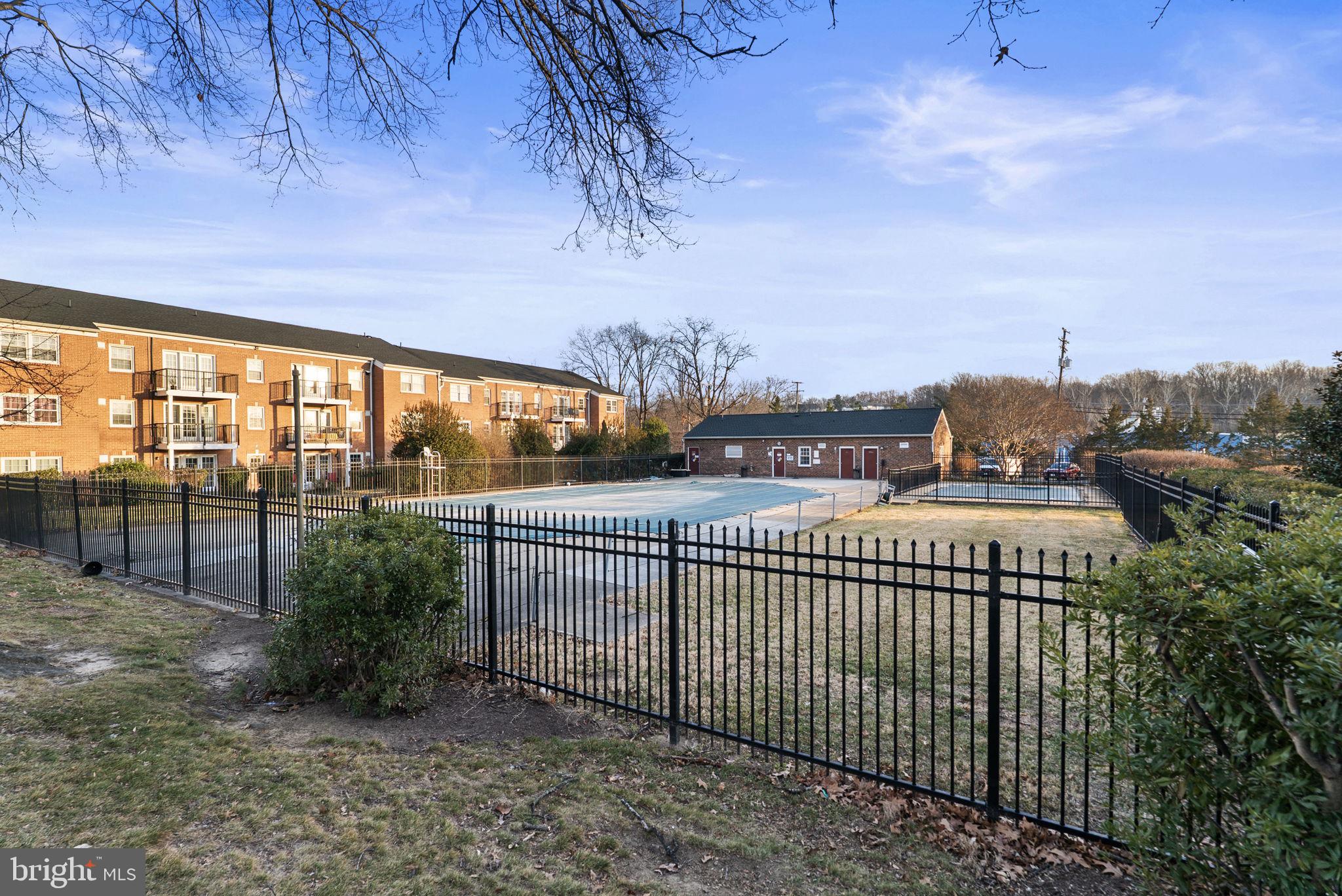 FOXCROFT COLONY CONDOS - Residential