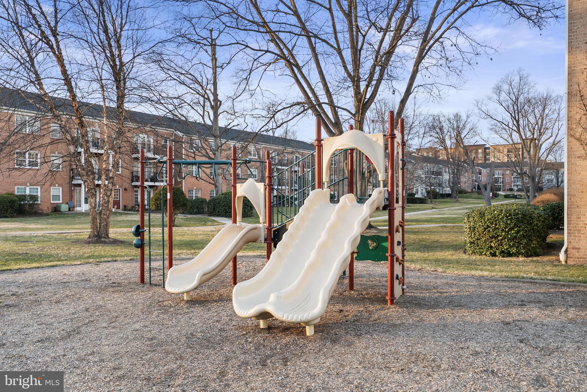 FOXCROFT COLONY CONDOS - Residential