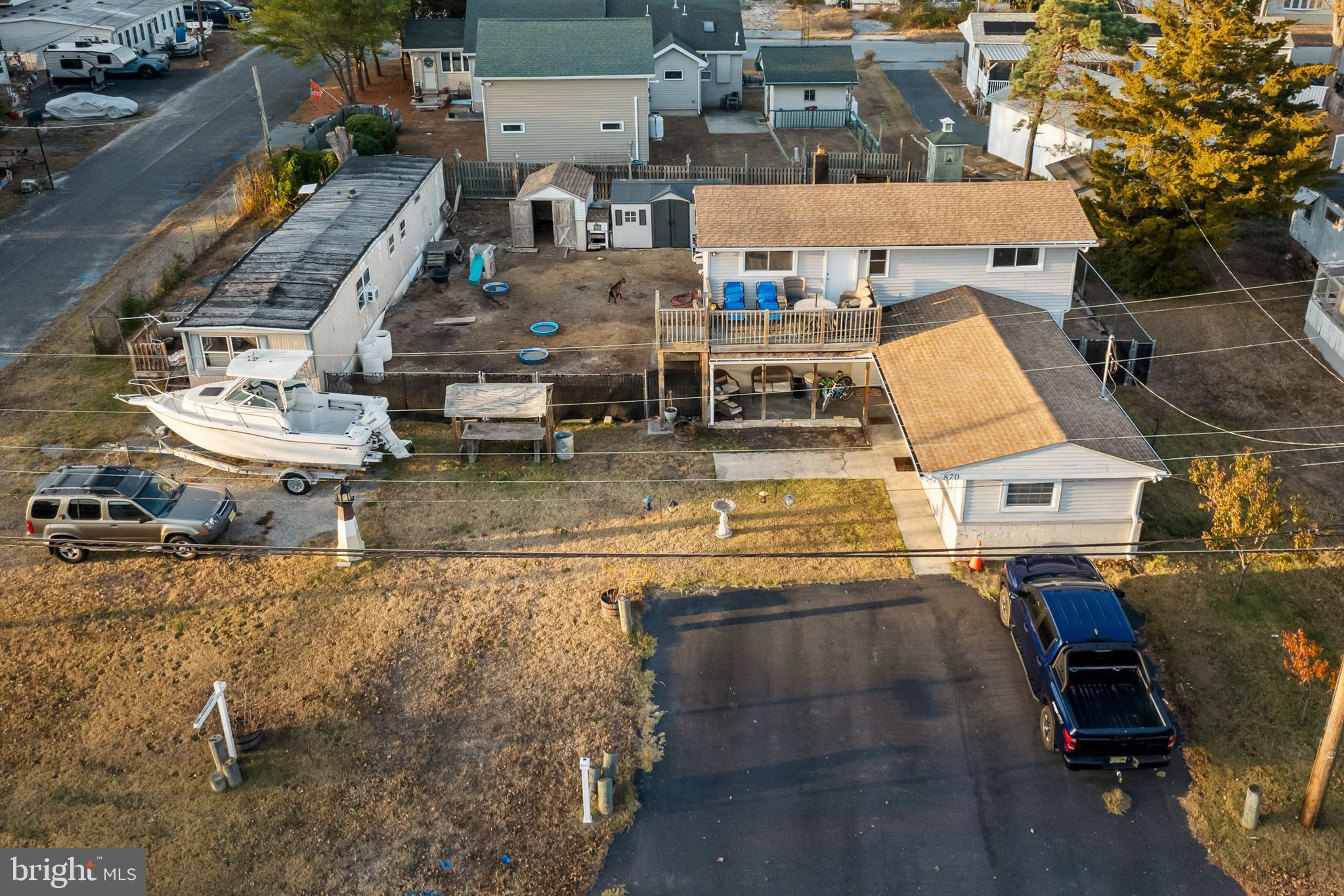 870 DOWNE AVE