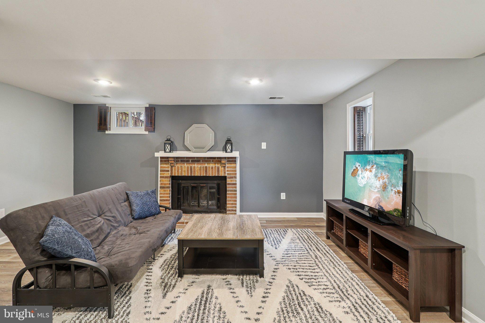 ADAMS WALK - Residential