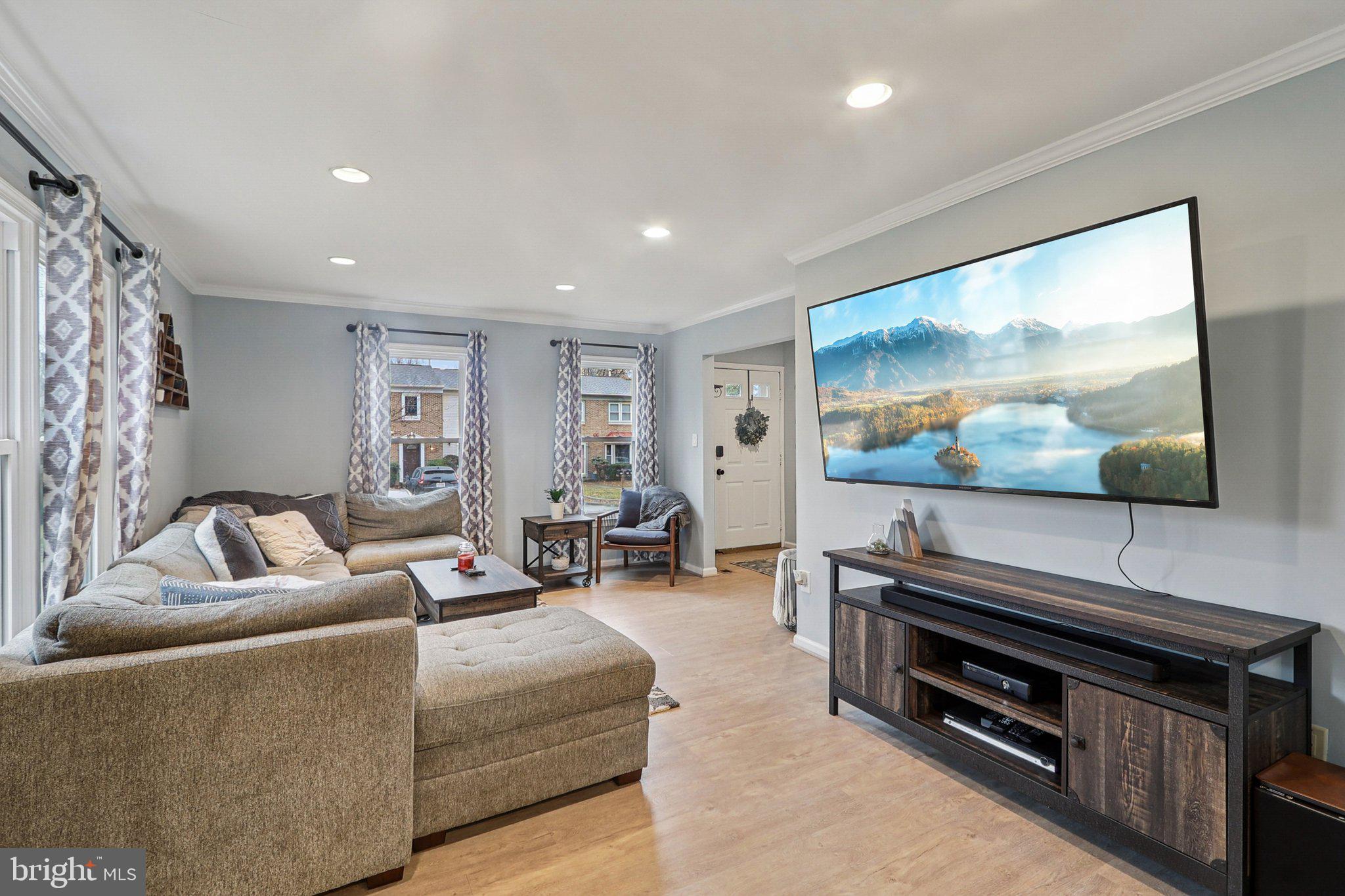 ADAMS WALK - Residential