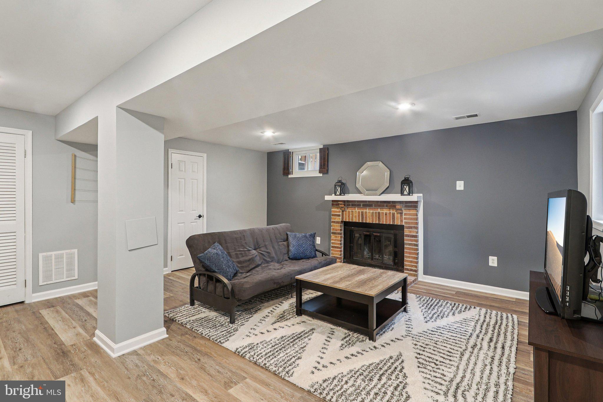 ADAMS WALK - Residential