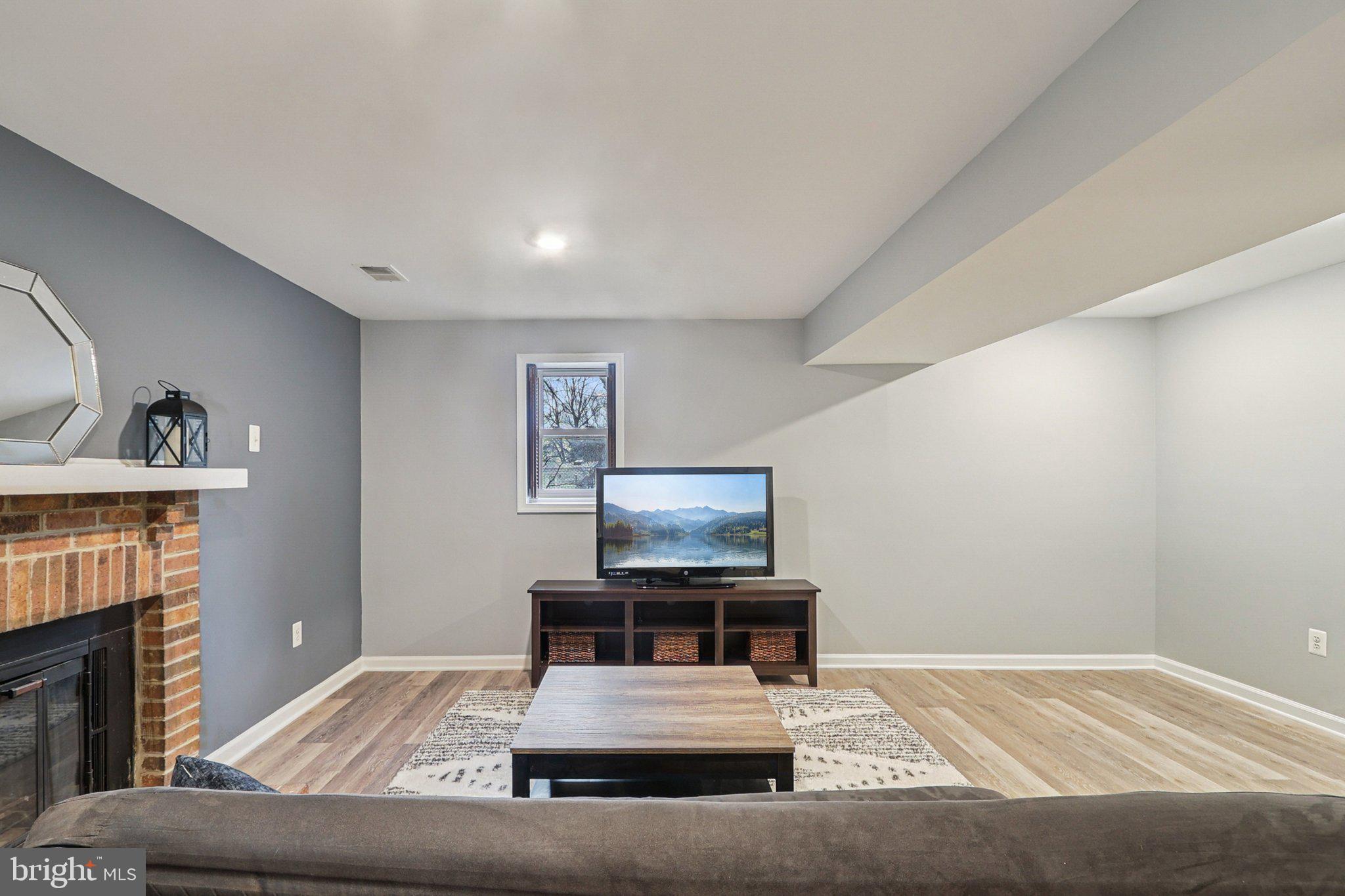 ADAMS WALK - Residential