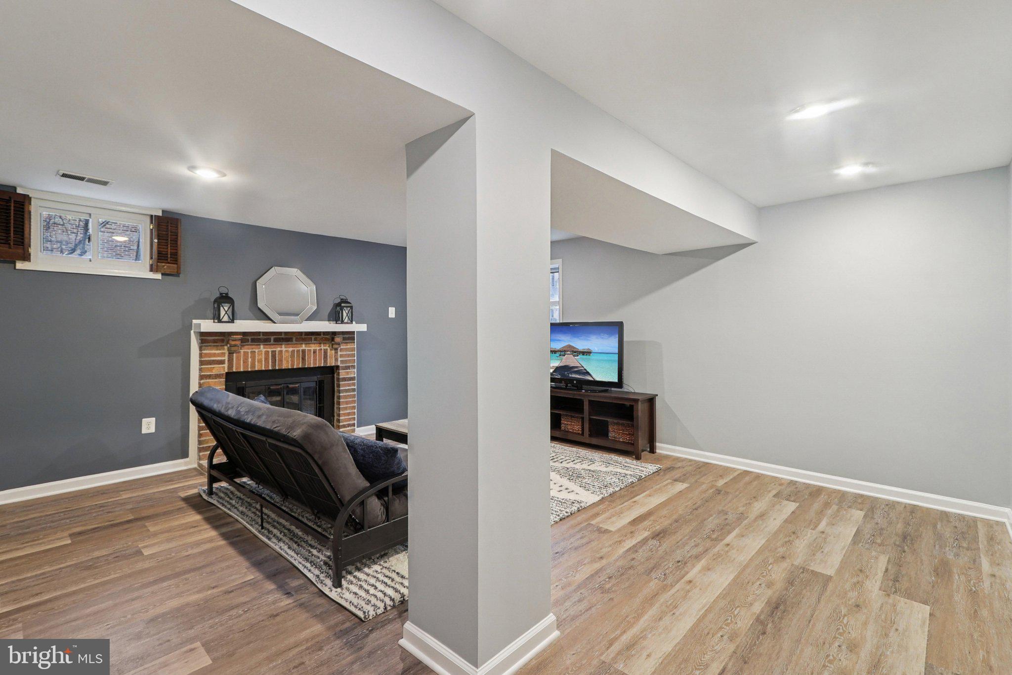 ADAMS WALK - Residential