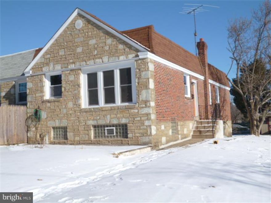 Newly Renovated Spacious twin ranch with 3 bedrooms and 1 1/2 baths finished basement and one car garage situated on quiet street opposite Pennypack Park. Nice twin home with New floors and granite counters. Finished Basement and nice gargage    Property is well maintained, shows nice.