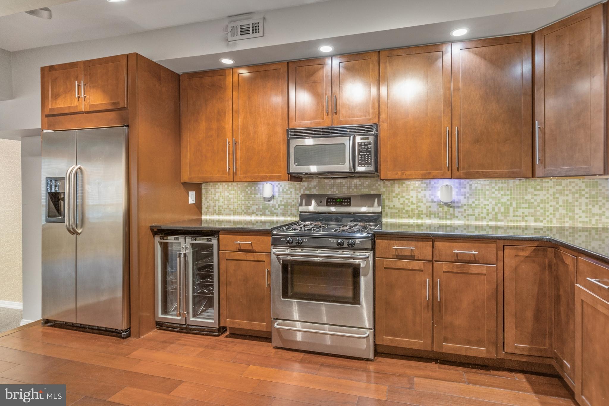 ART MUSEUM AREA - Residential Lease