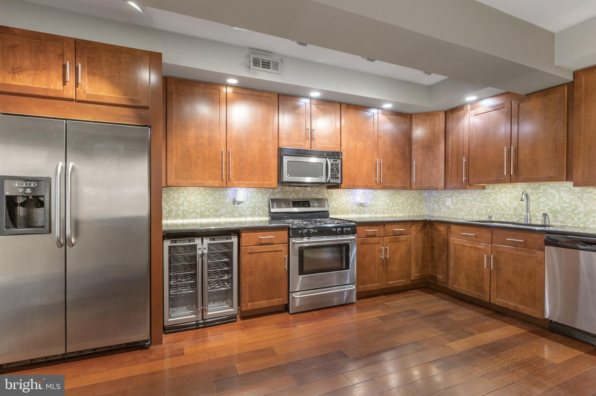 ART MUSEUM AREA - Residential Lease