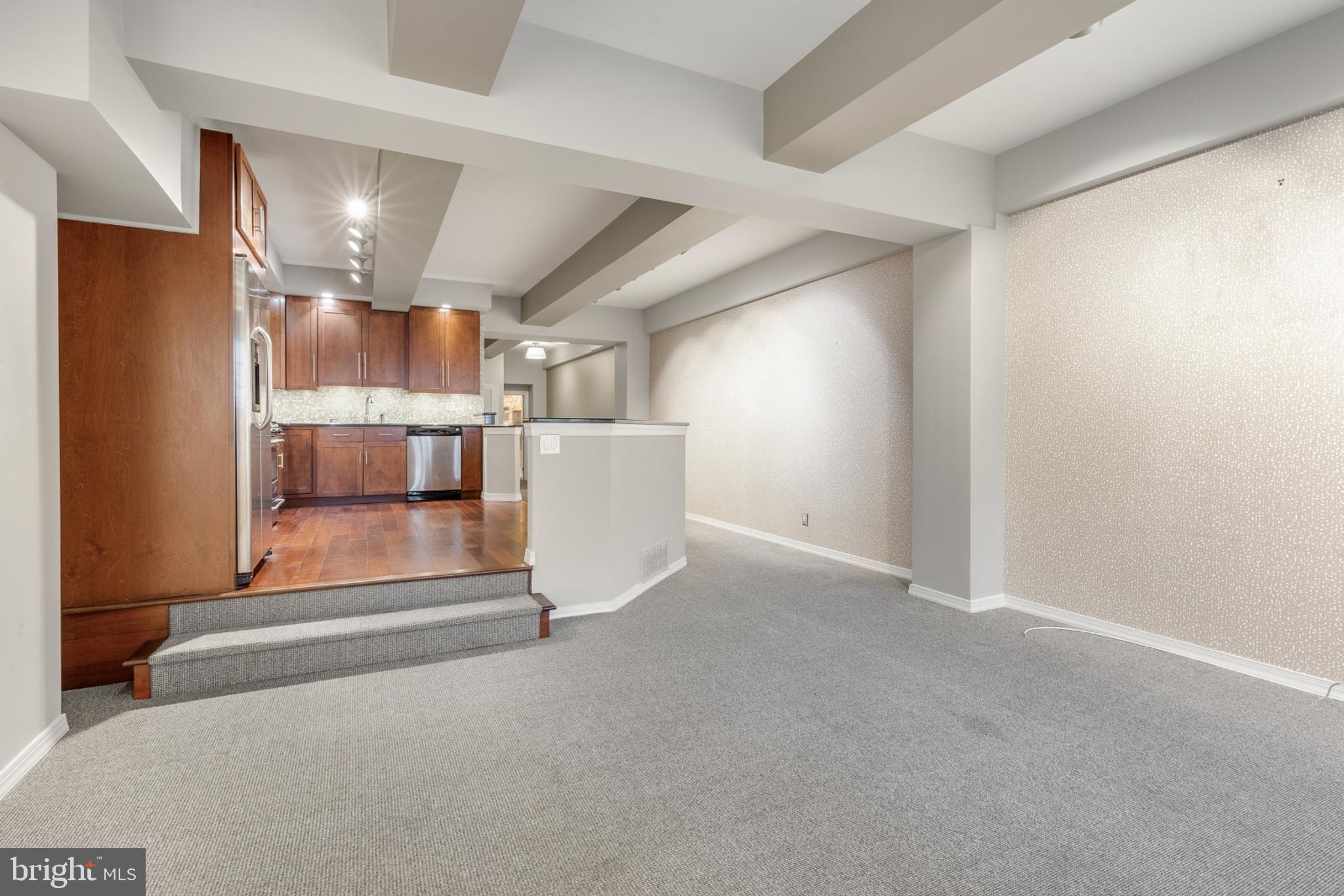 ART MUSEUM AREA - Residential Lease