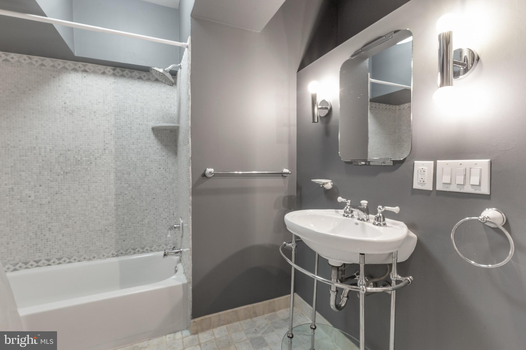 ART MUSEUM AREA - Residential Lease