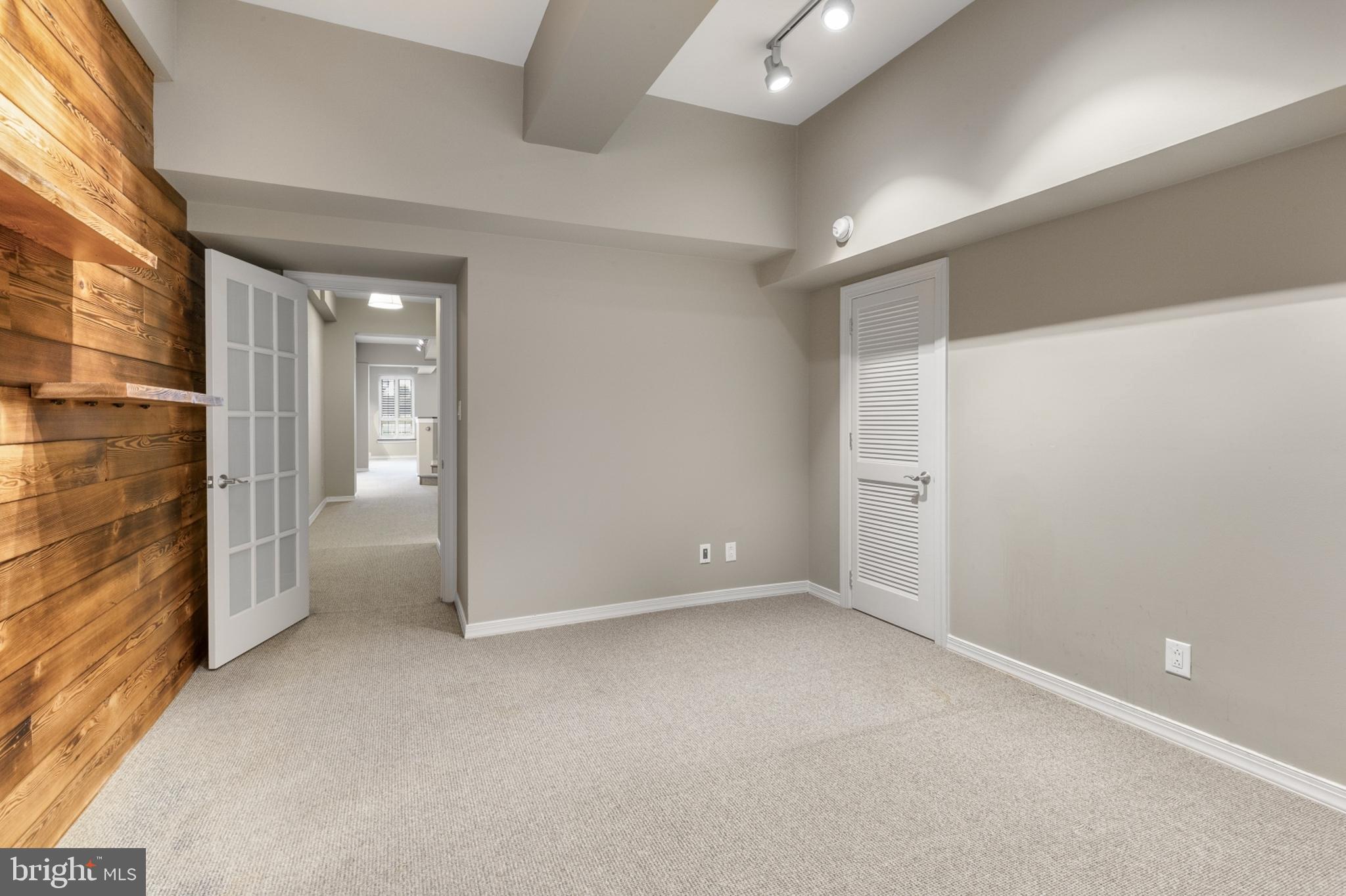 ART MUSEUM AREA - Residential Lease