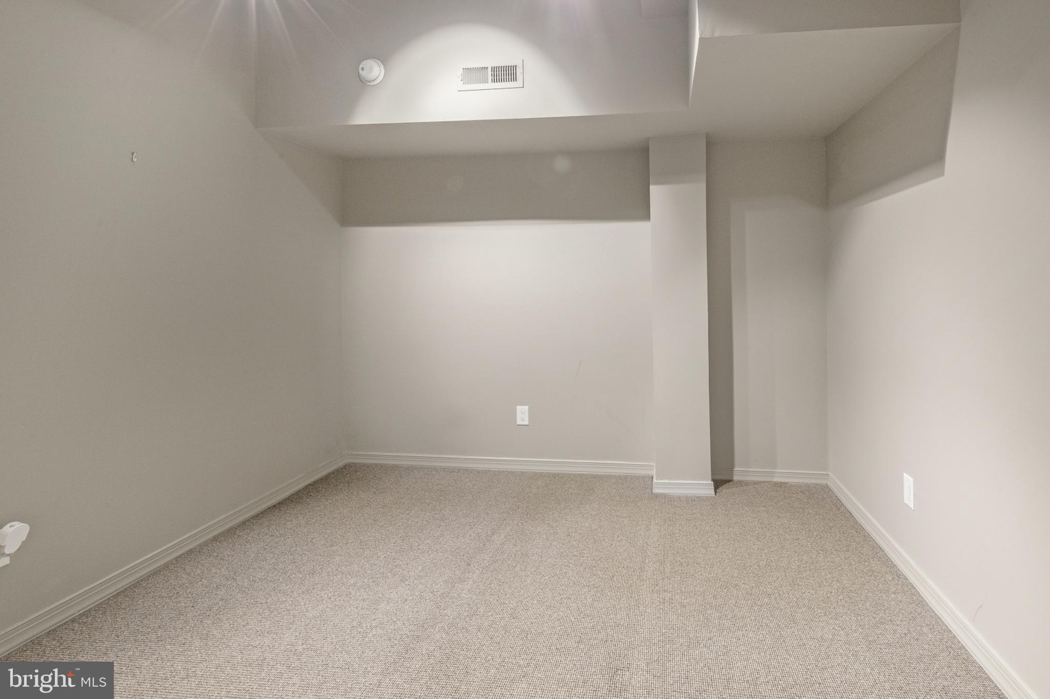 ART MUSEUM AREA - Residential Lease