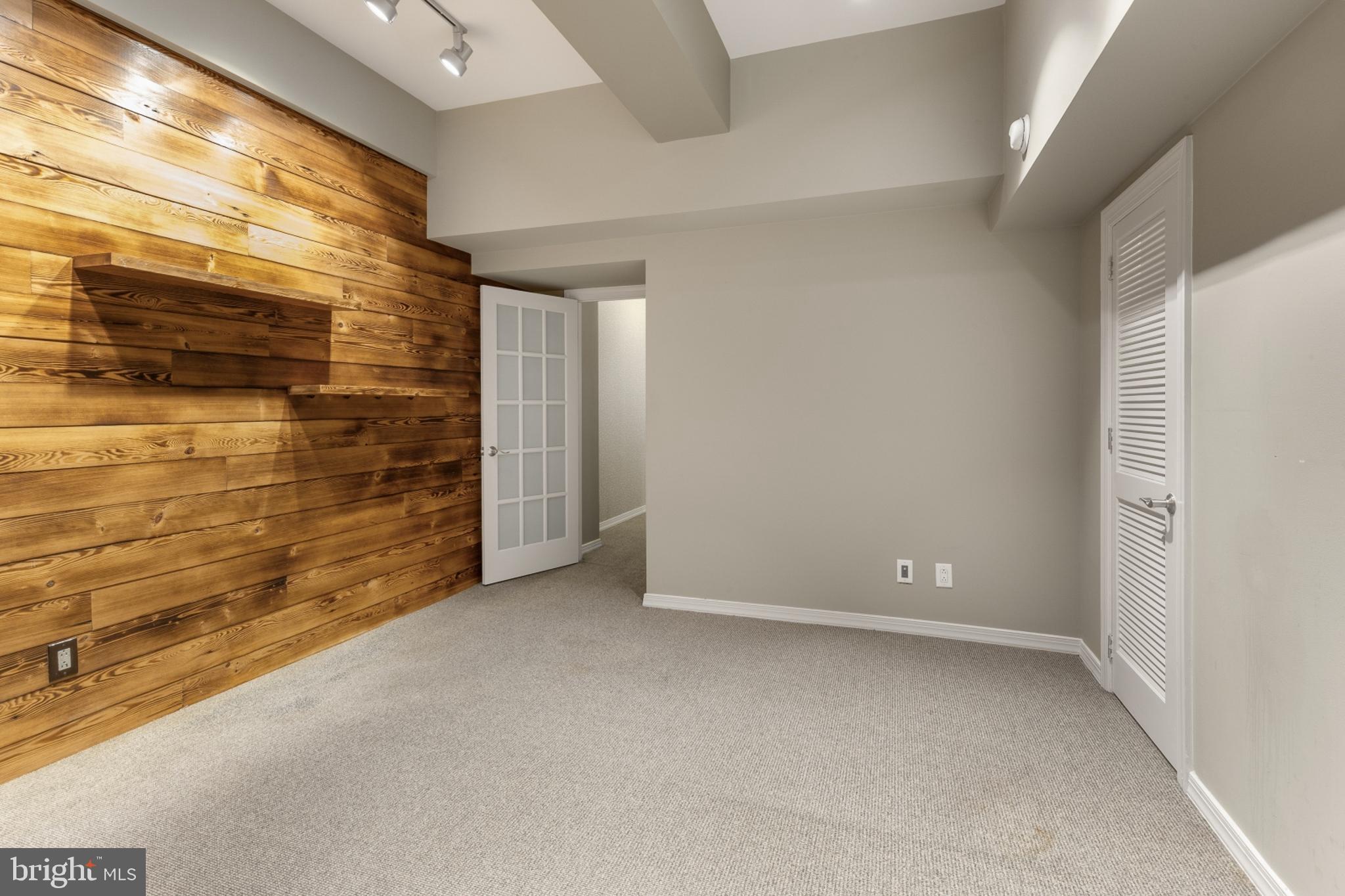 ART MUSEUM AREA - Residential Lease