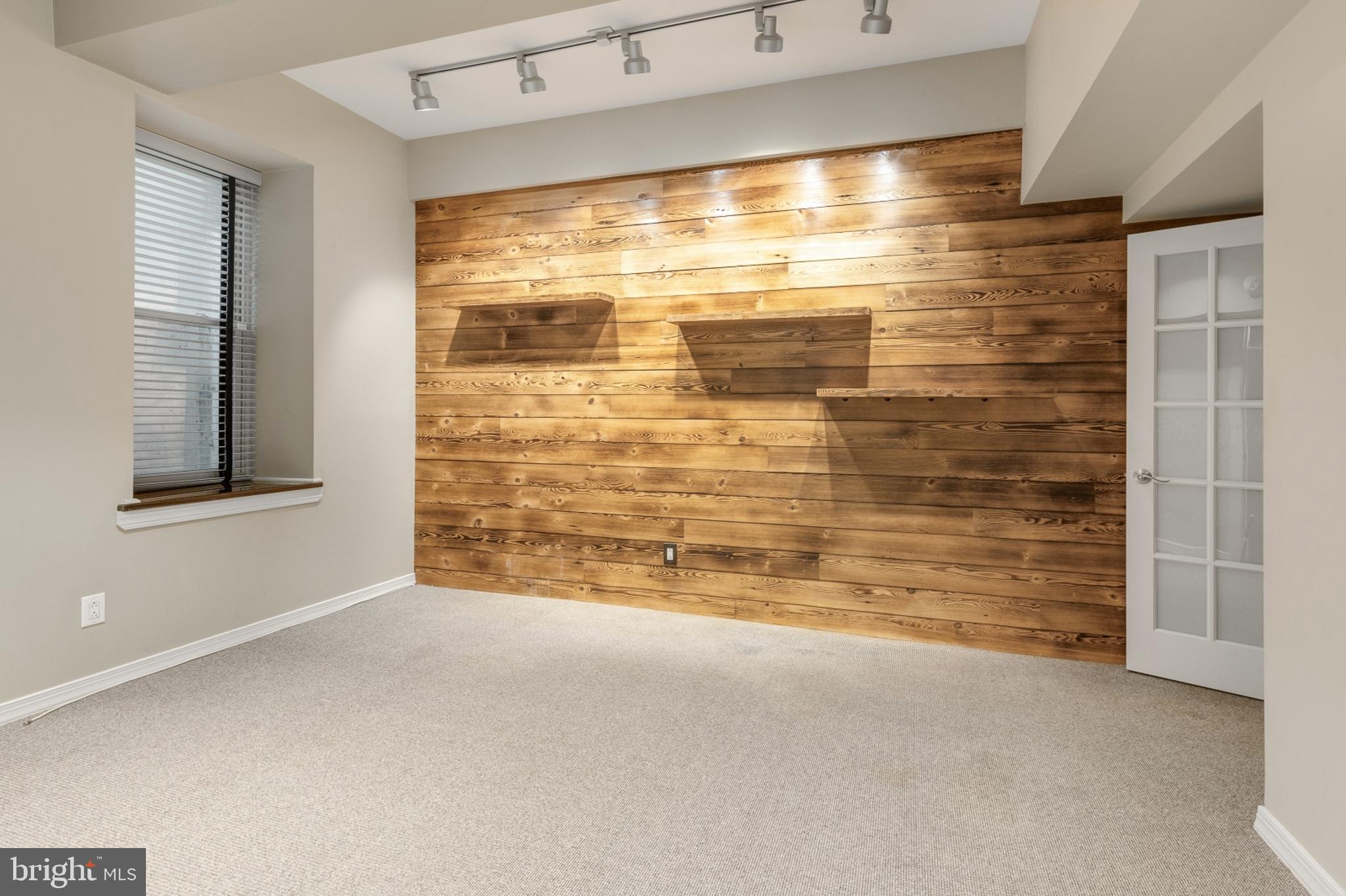 ART MUSEUM AREA - Residential Lease