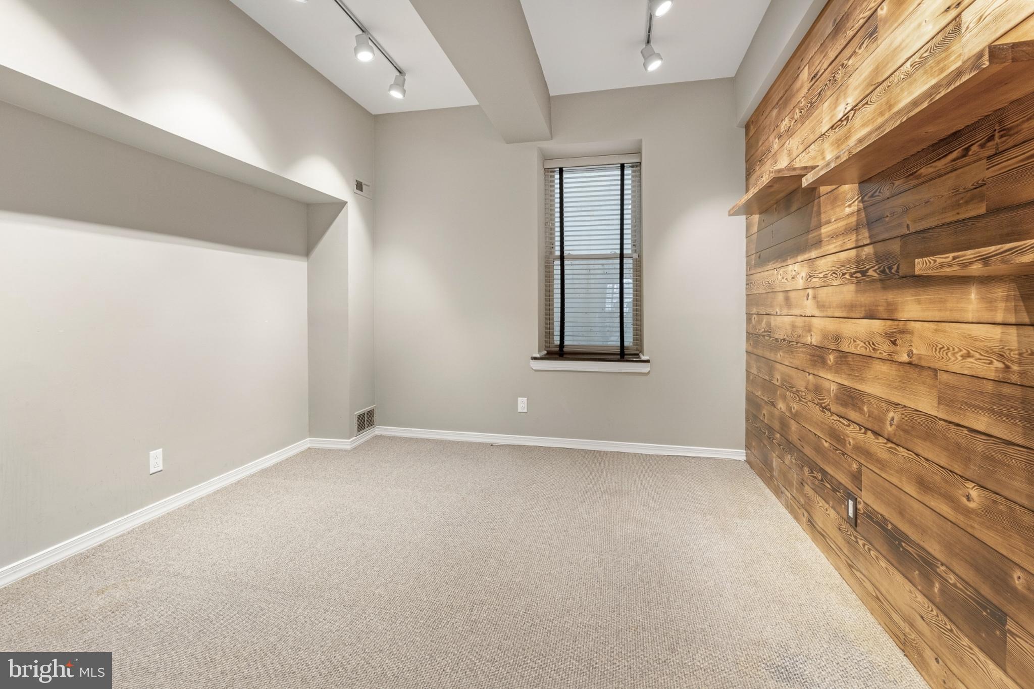 ART MUSEUM AREA - Residential Lease