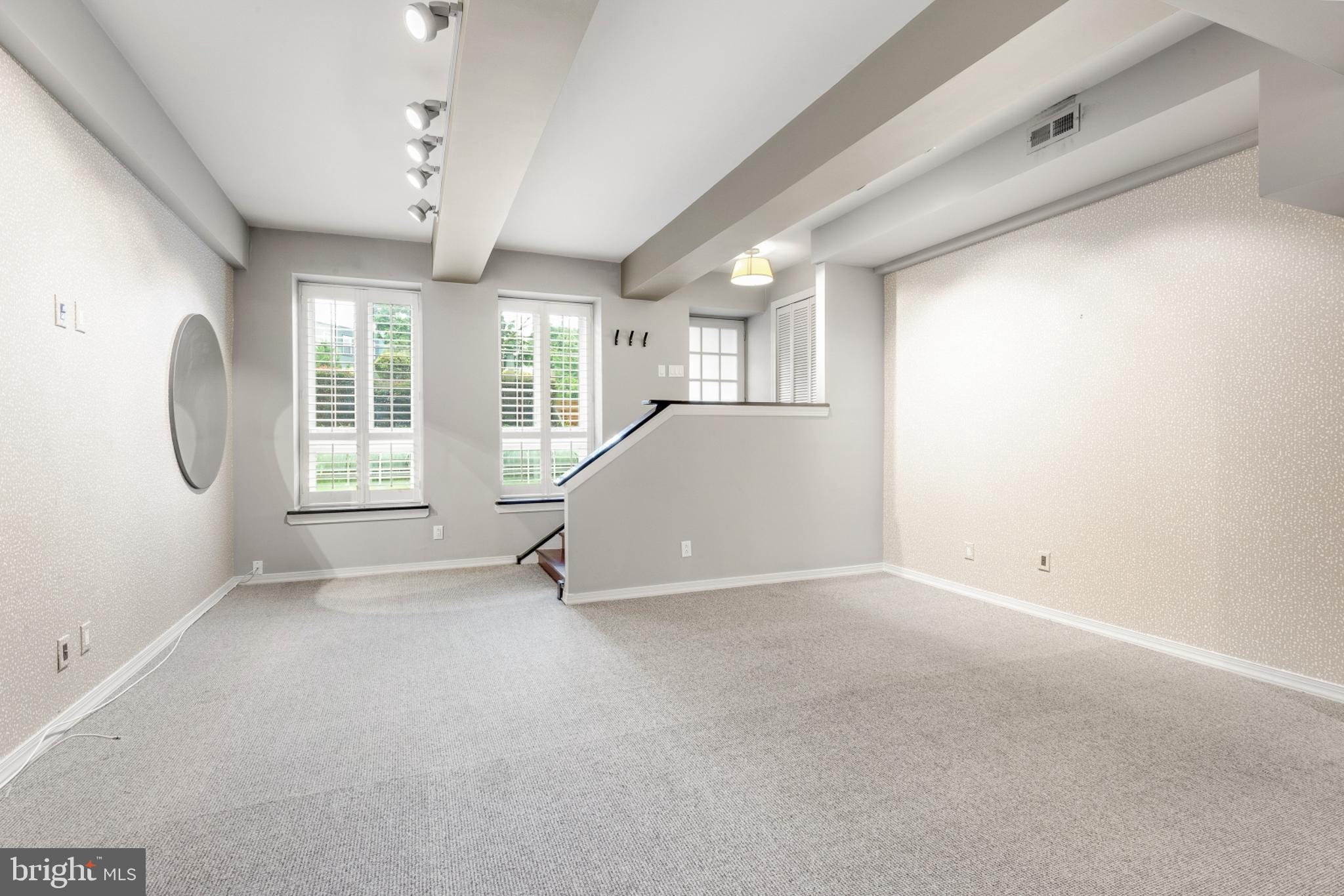 ART MUSEUM AREA - Residential Lease