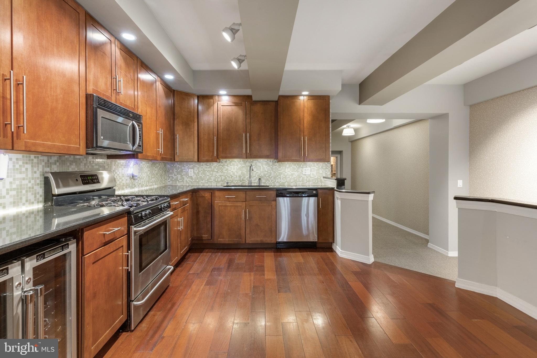 ART MUSEUM AREA - Residential Lease