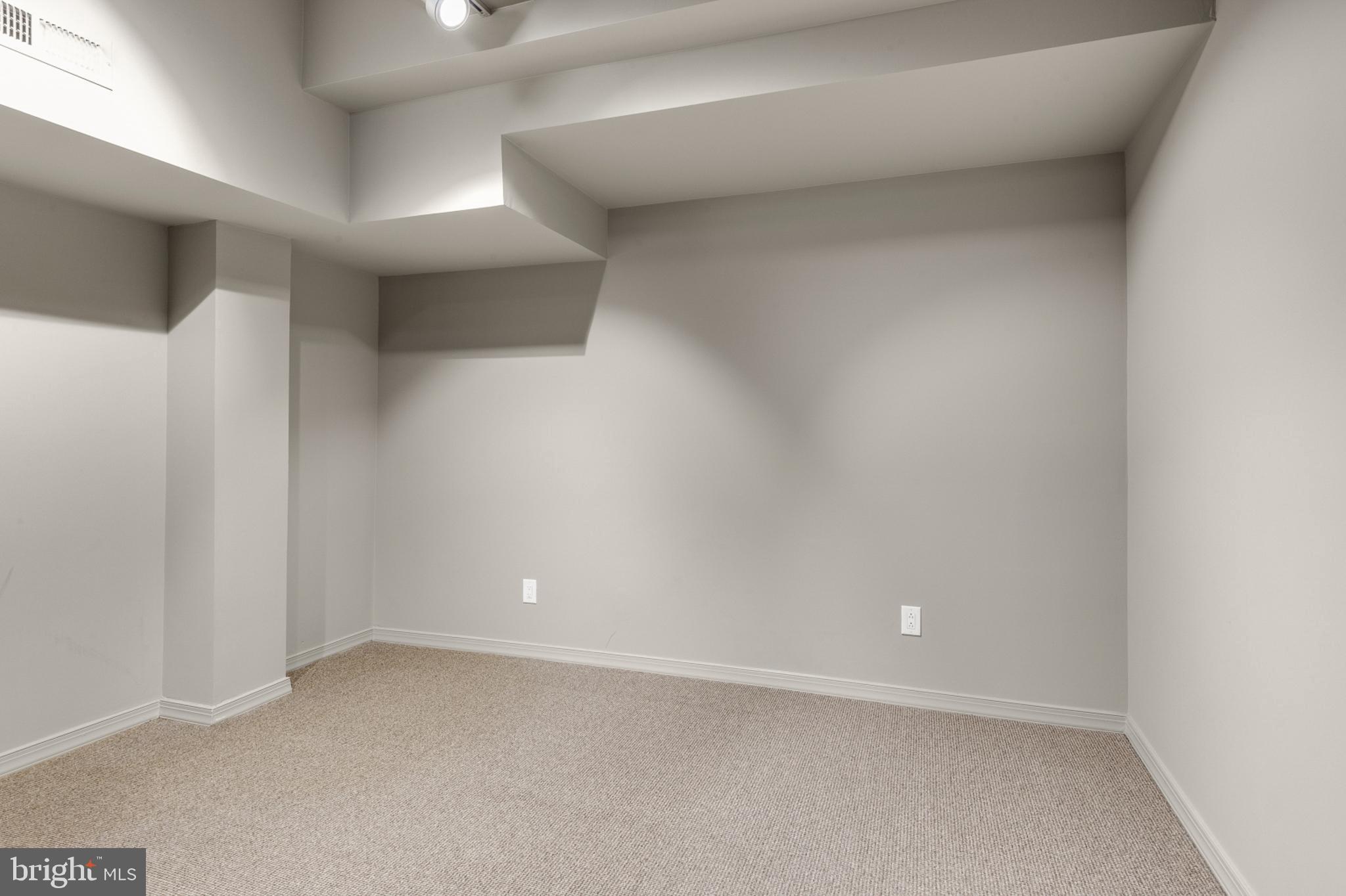 ART MUSEUM AREA - Residential Lease