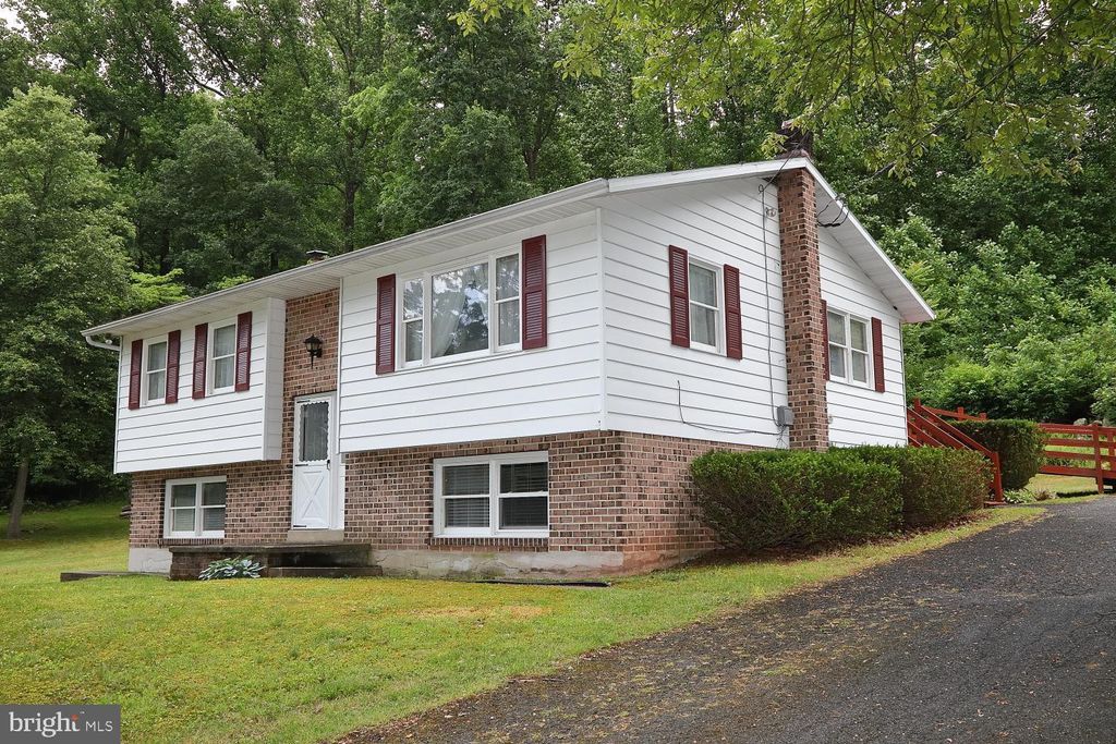 Photo of 35 BAUMAN CIR, REINHOLDS, PA 17569 (MLS # PALA2036214)