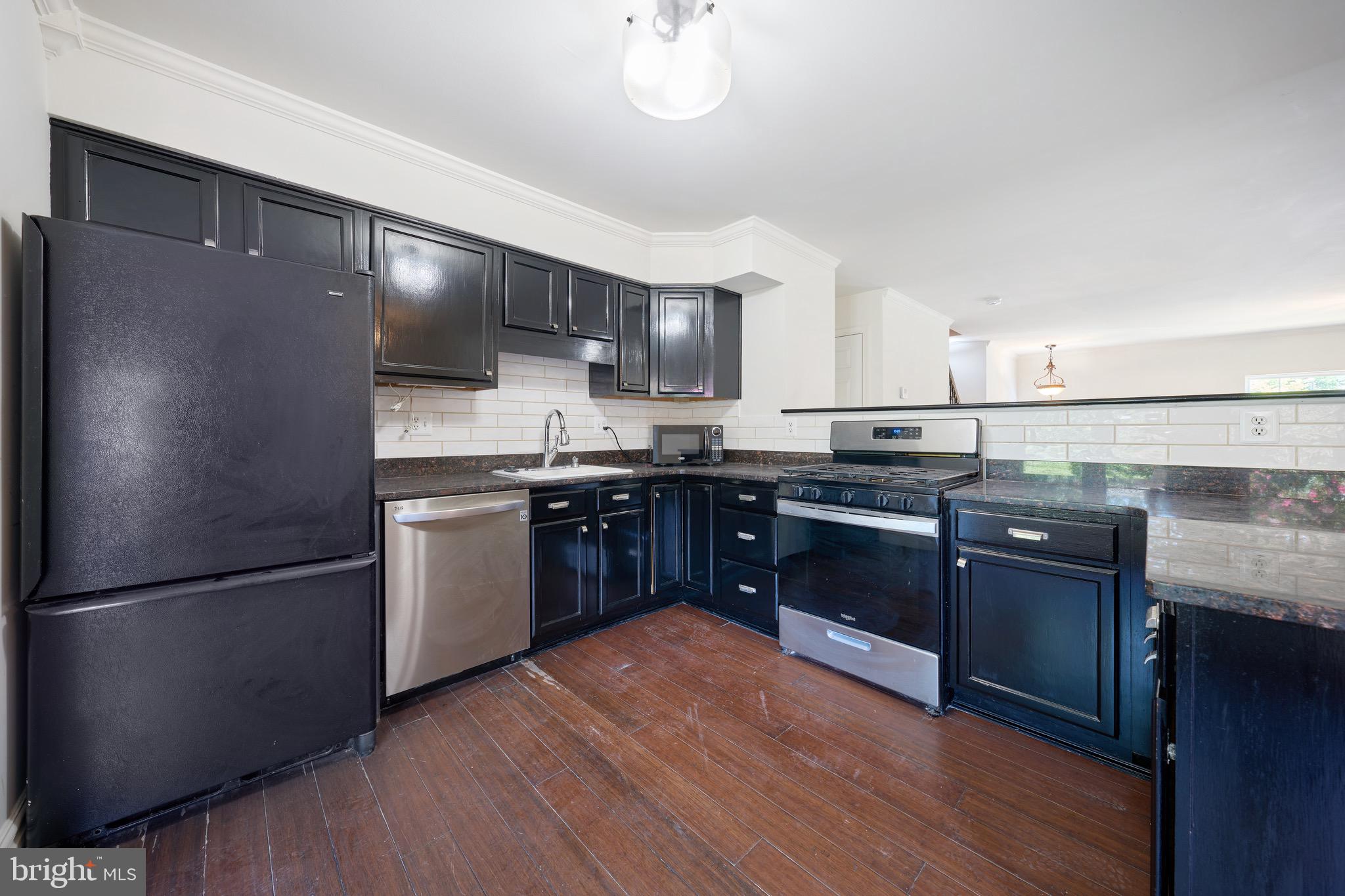 MIRROR RIDGE - Residential Lease