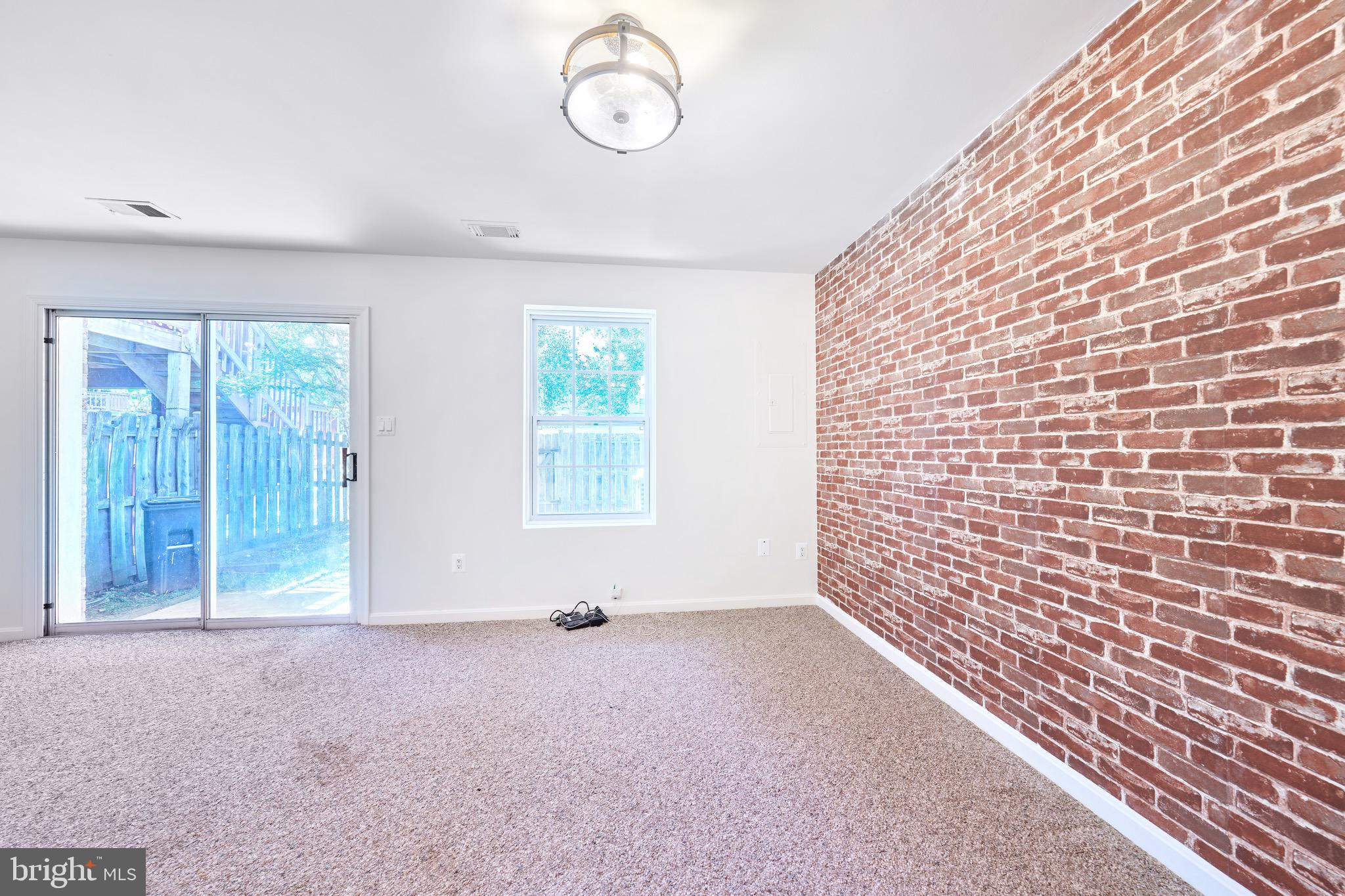 MIRROR RIDGE - Residential Lease