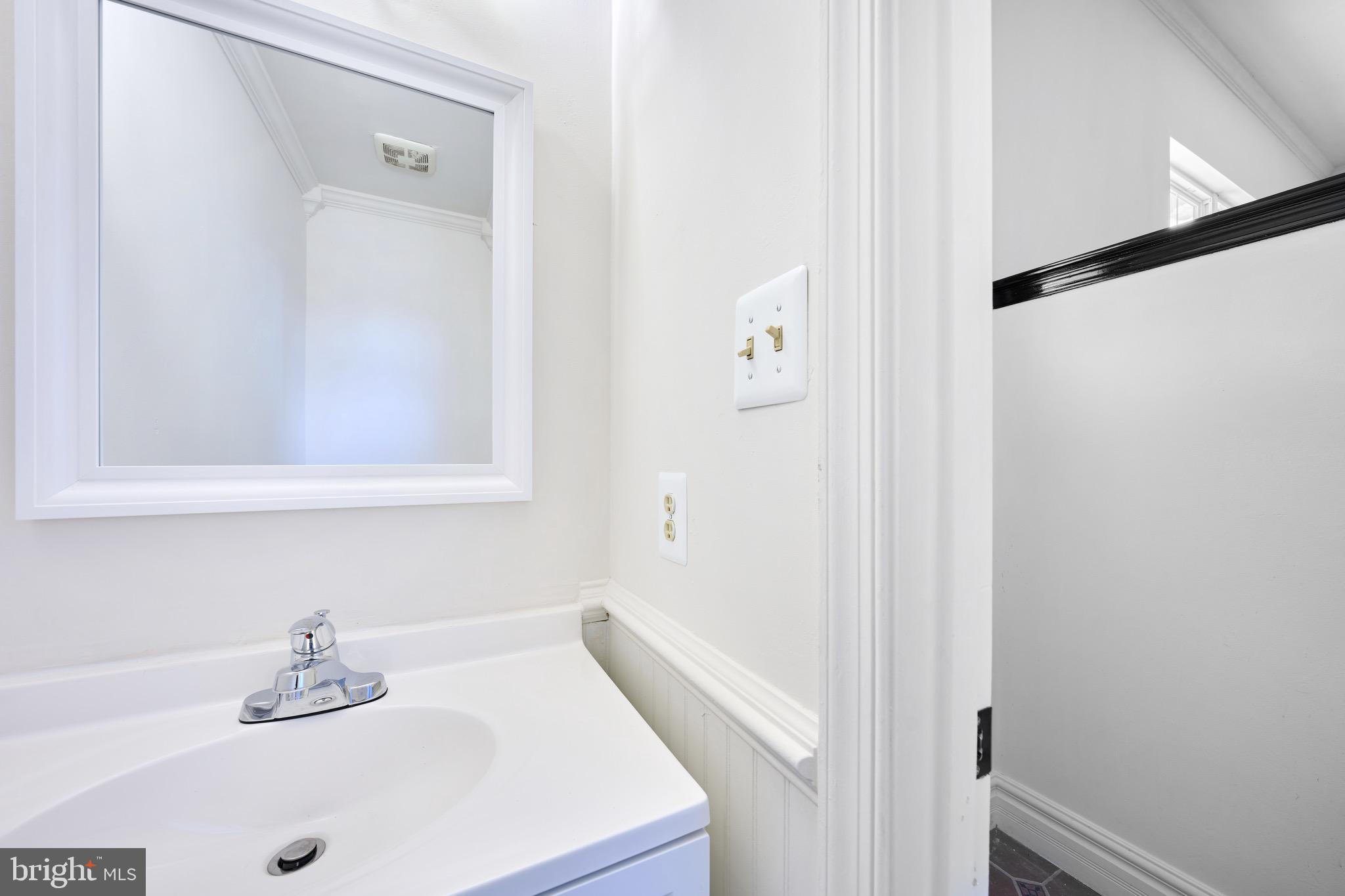 MIRROR RIDGE - Residential Lease