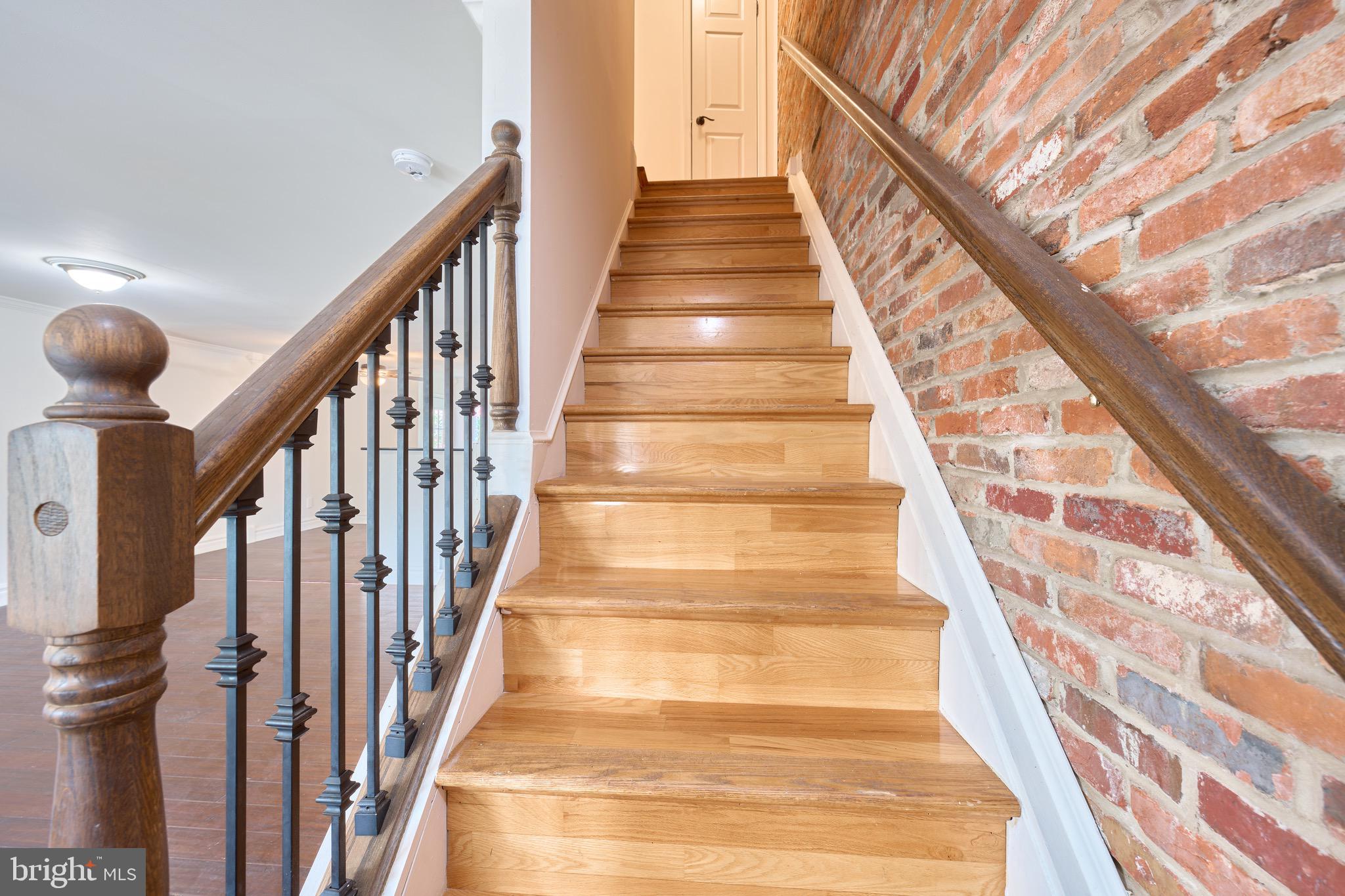 MIRROR RIDGE - Residential Lease